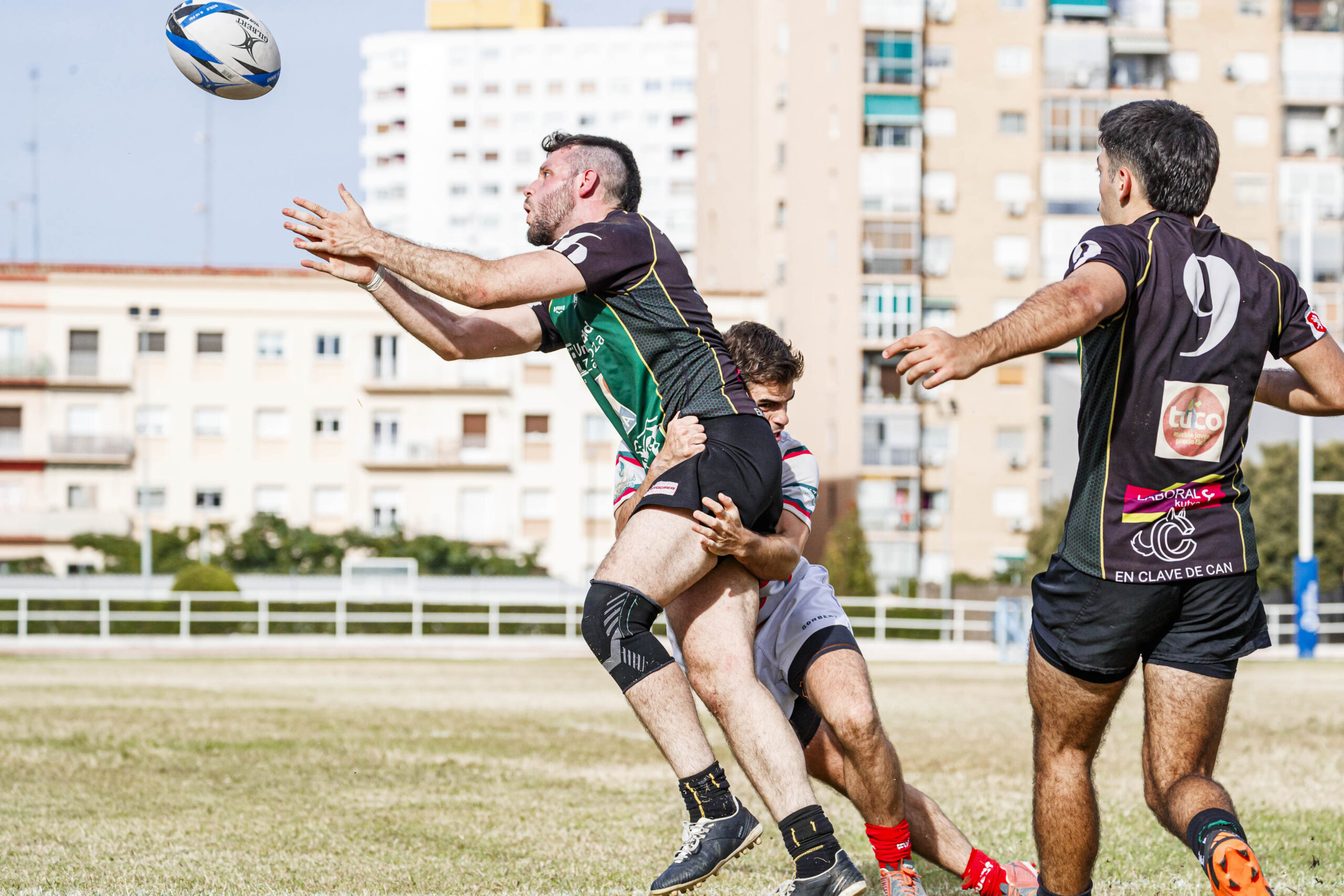 Partido amistoso de pretemporada entre el CD Universitario Rugby Zaragoza (CEFA Unizar) e Iruña Rugby Club