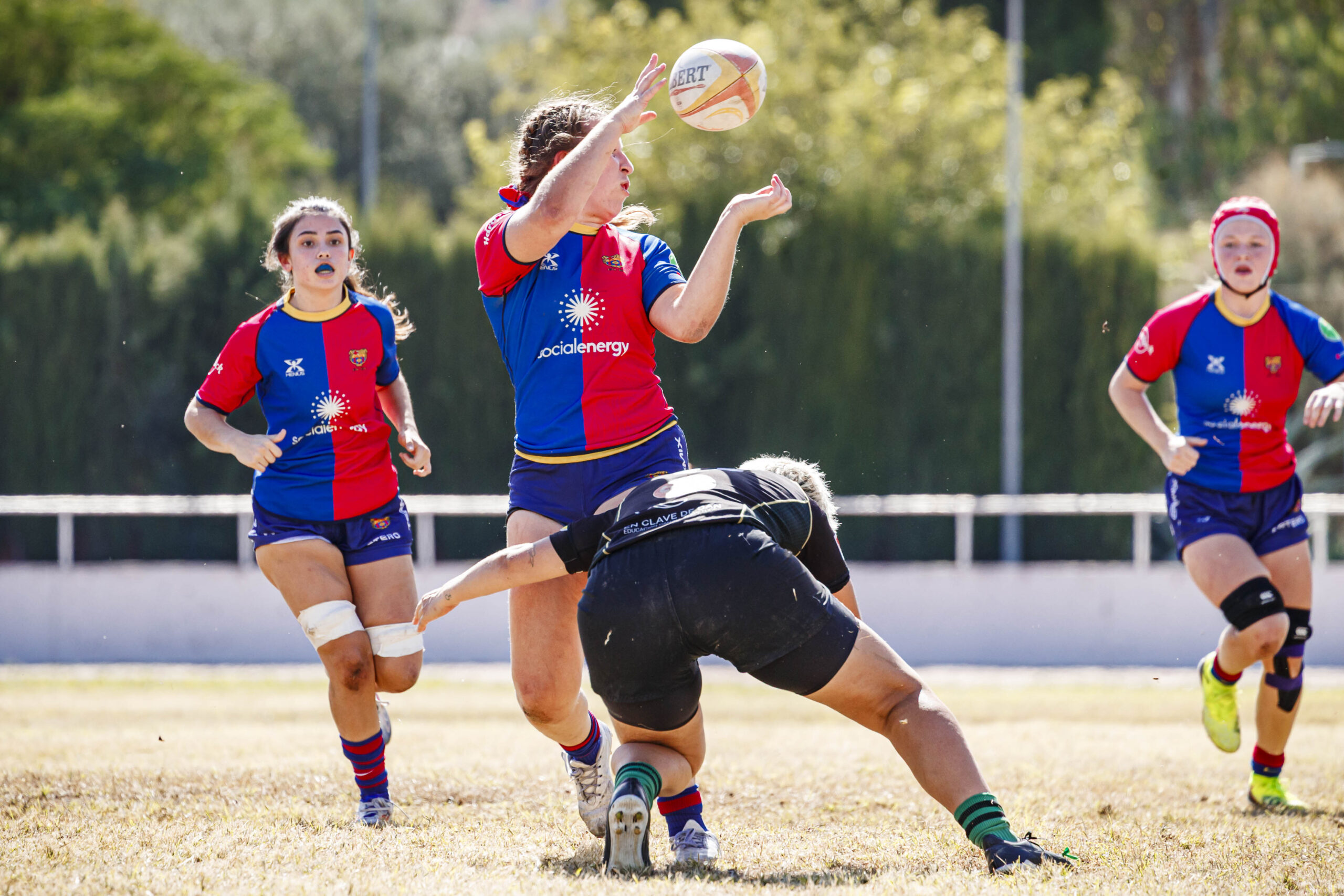 Partido amistoso de rugby femenino entre el CEFA Unizar y el Rugby FC Barcelona