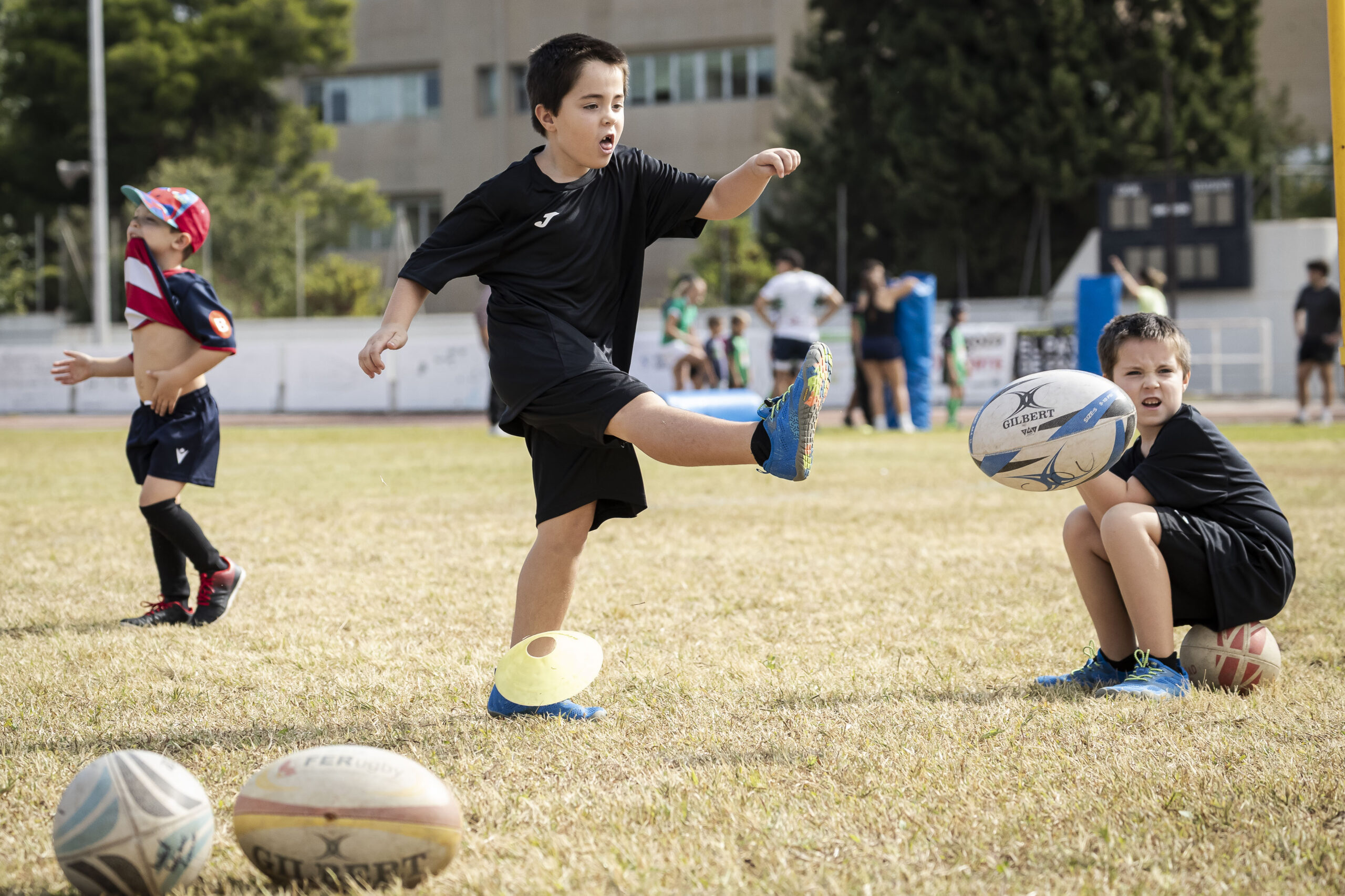 Juegos y diversión en el día del Club del CD Universitario Rugby Zaragoza.