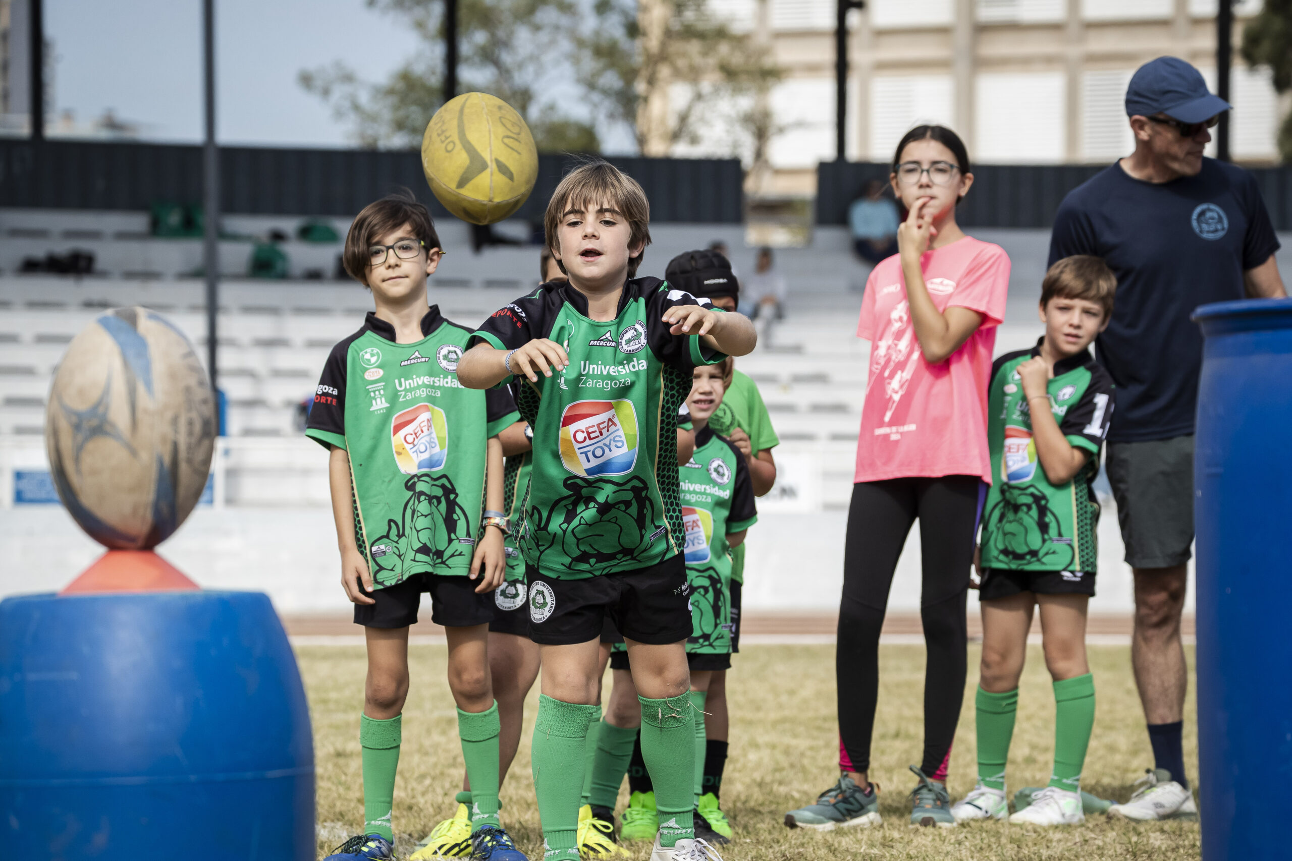 Juegos y diversión en el día del Club del CD Universitario Rugby Zaragoza.