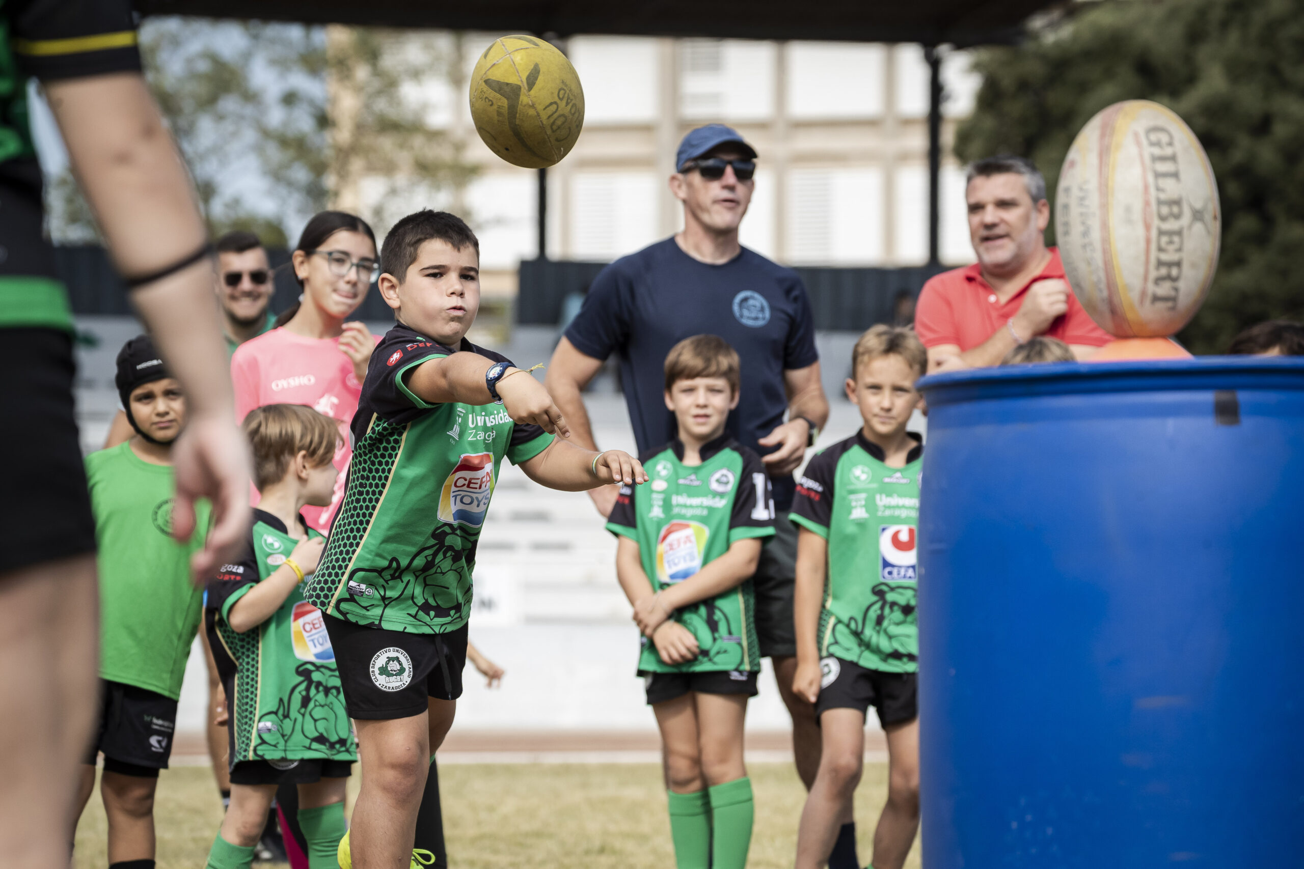 Juegos y diversión en el día del Club del CD Universitario Rugby Zaragoza.
