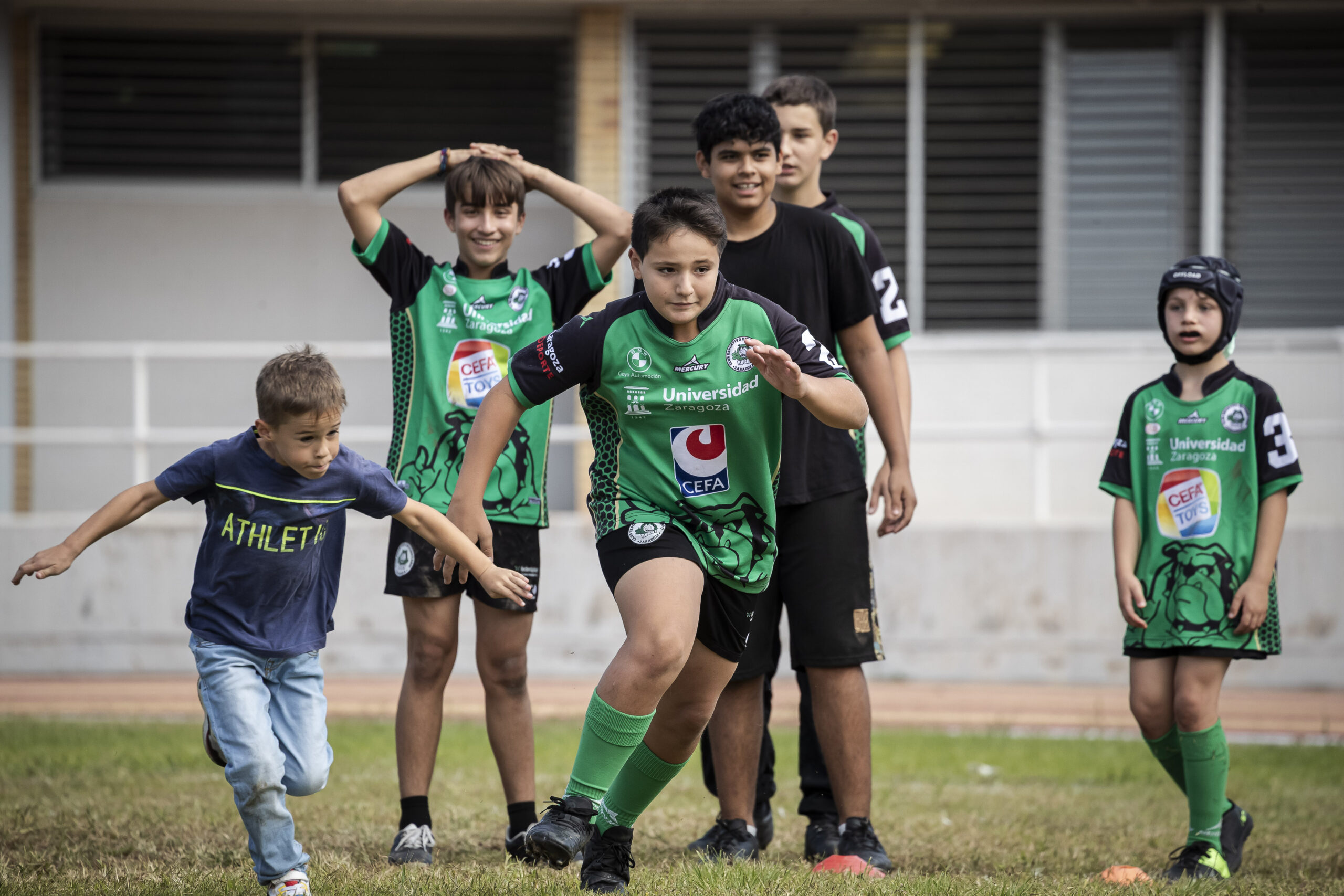 Juegos y diversión en el día del Club del CD Universitario Rugby Zaragoza.