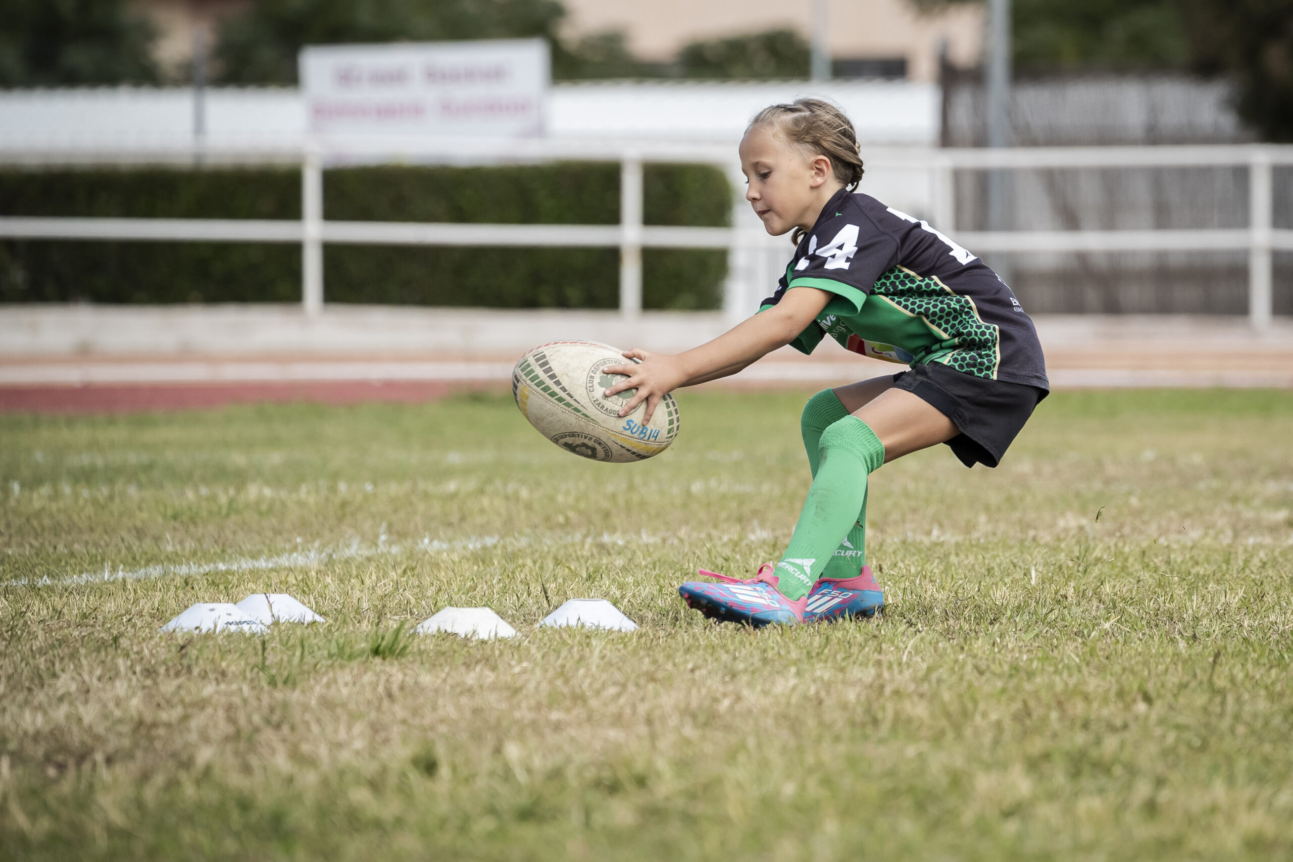 Juegos y diversión en el día del Club del CD Universitario Rugby Zaragoza.
