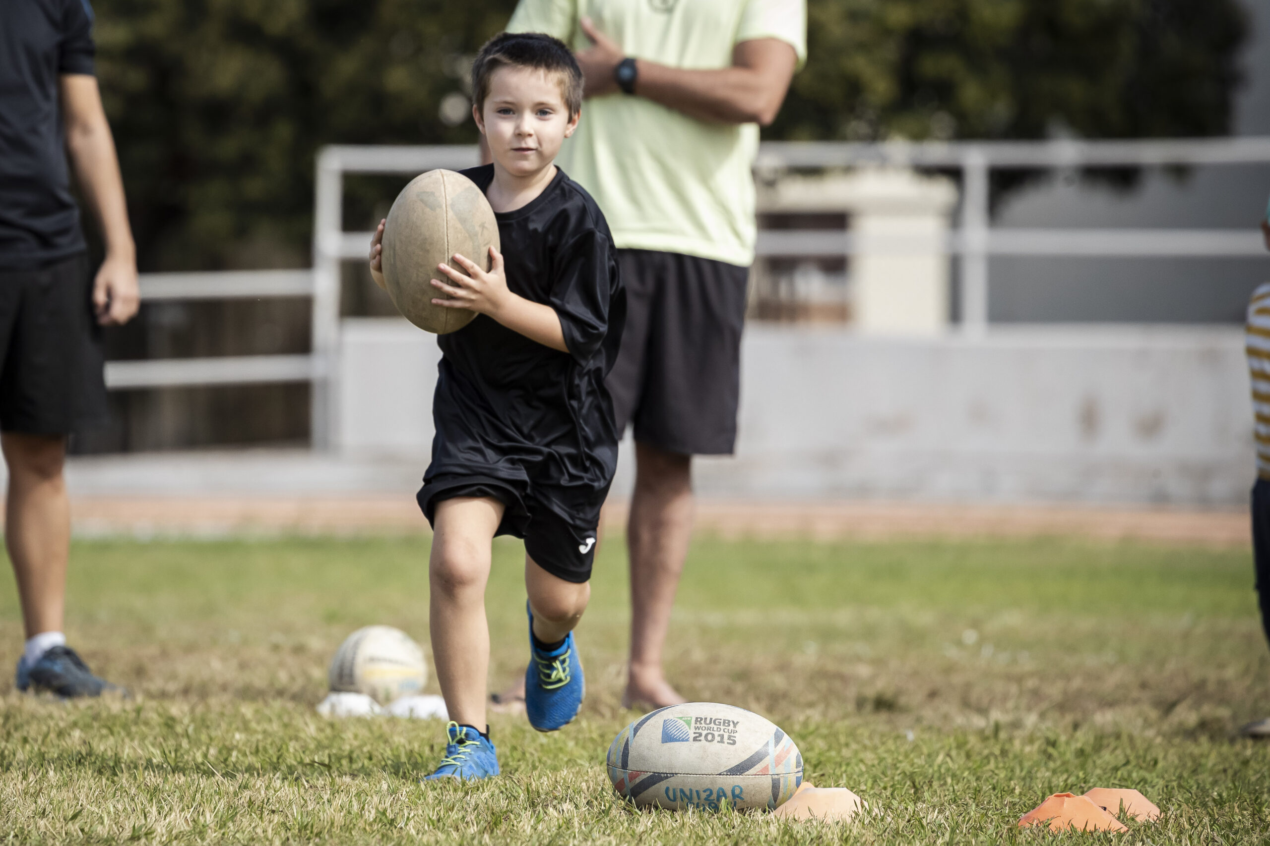 Juegos y diversión en el día del Club del CD Universitario Rugby Zaragoza.