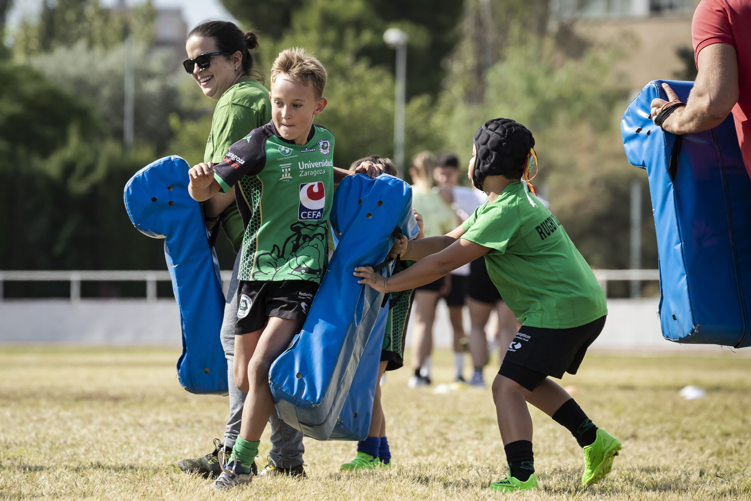 Juegos y diversión en el día del Club del CD Universitario Rugby Zaragoza.