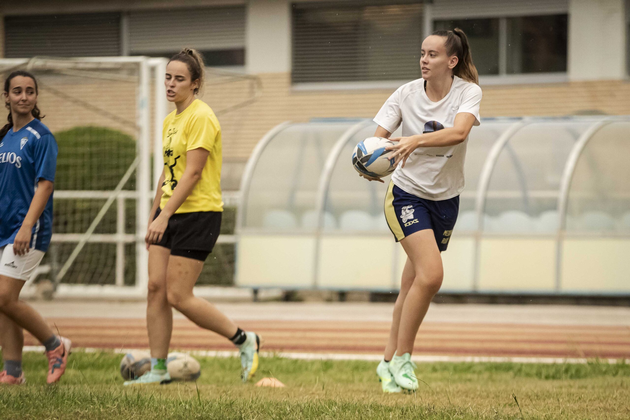 Sesion de entrenamiento del CD Universitario Rugby Zaragoza femenino