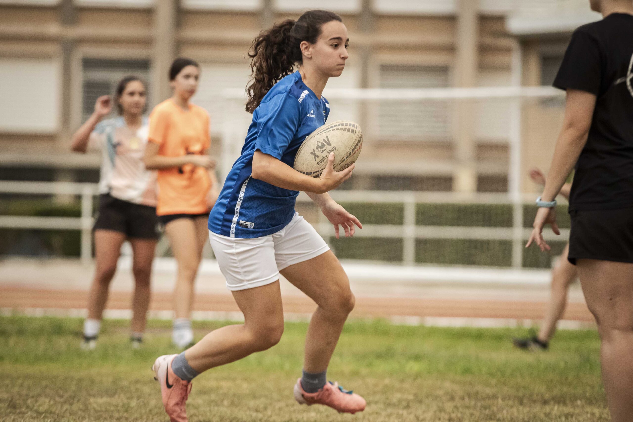 Sesion de entrenamiento del CD Universitario Rugby Zaragoza femenino