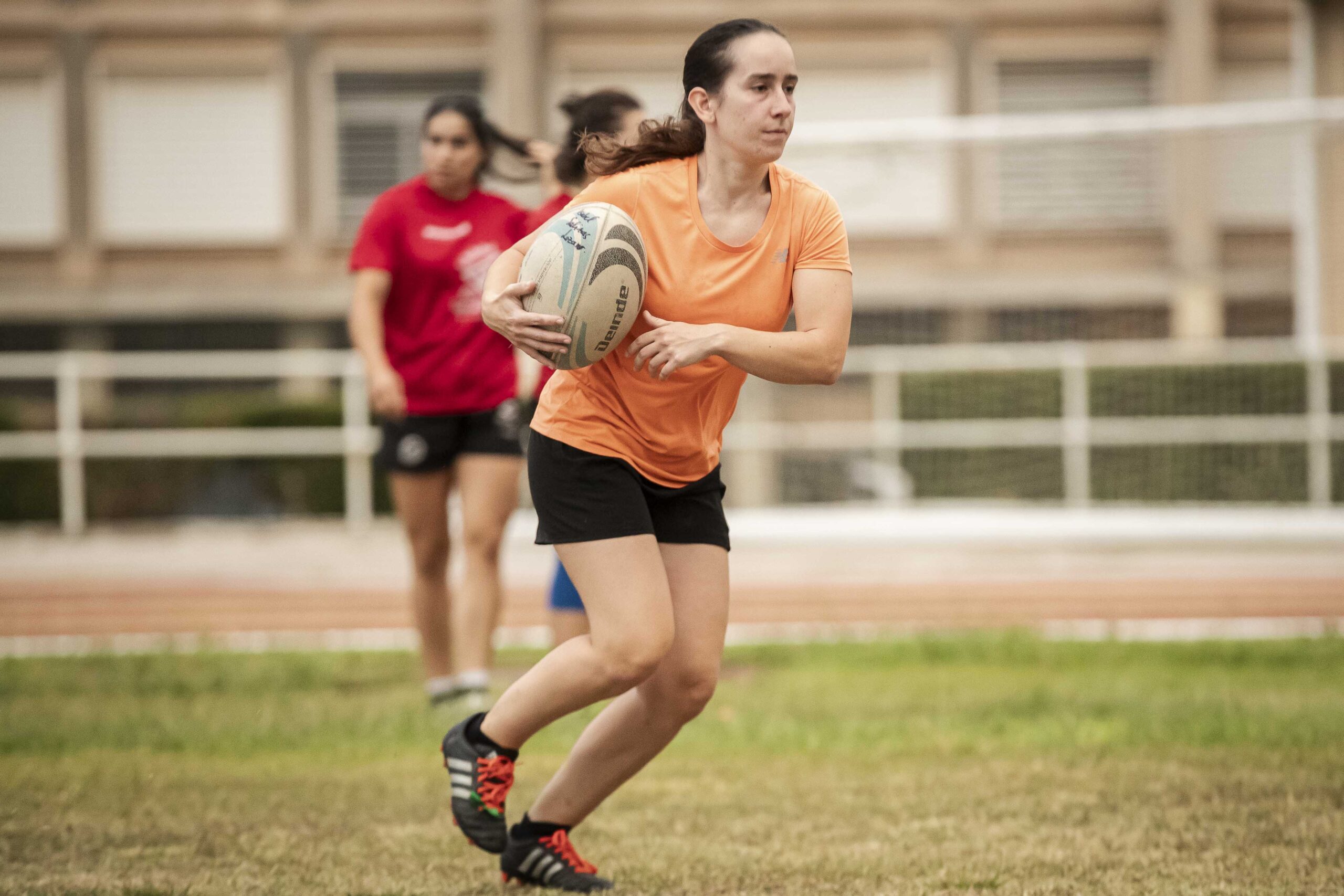 Sesion de entrenamiento del CD Universitario Rugby Zaragoza femenino
