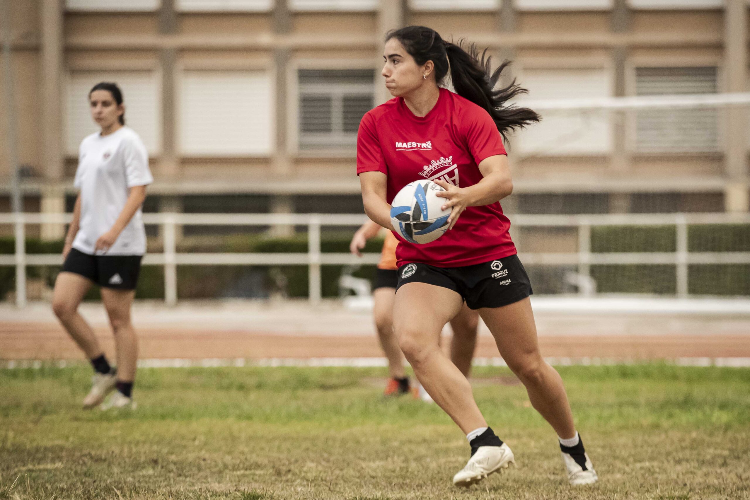 Sesion de entrenamiento del CD Universitario Rugby Zaragoza femenino