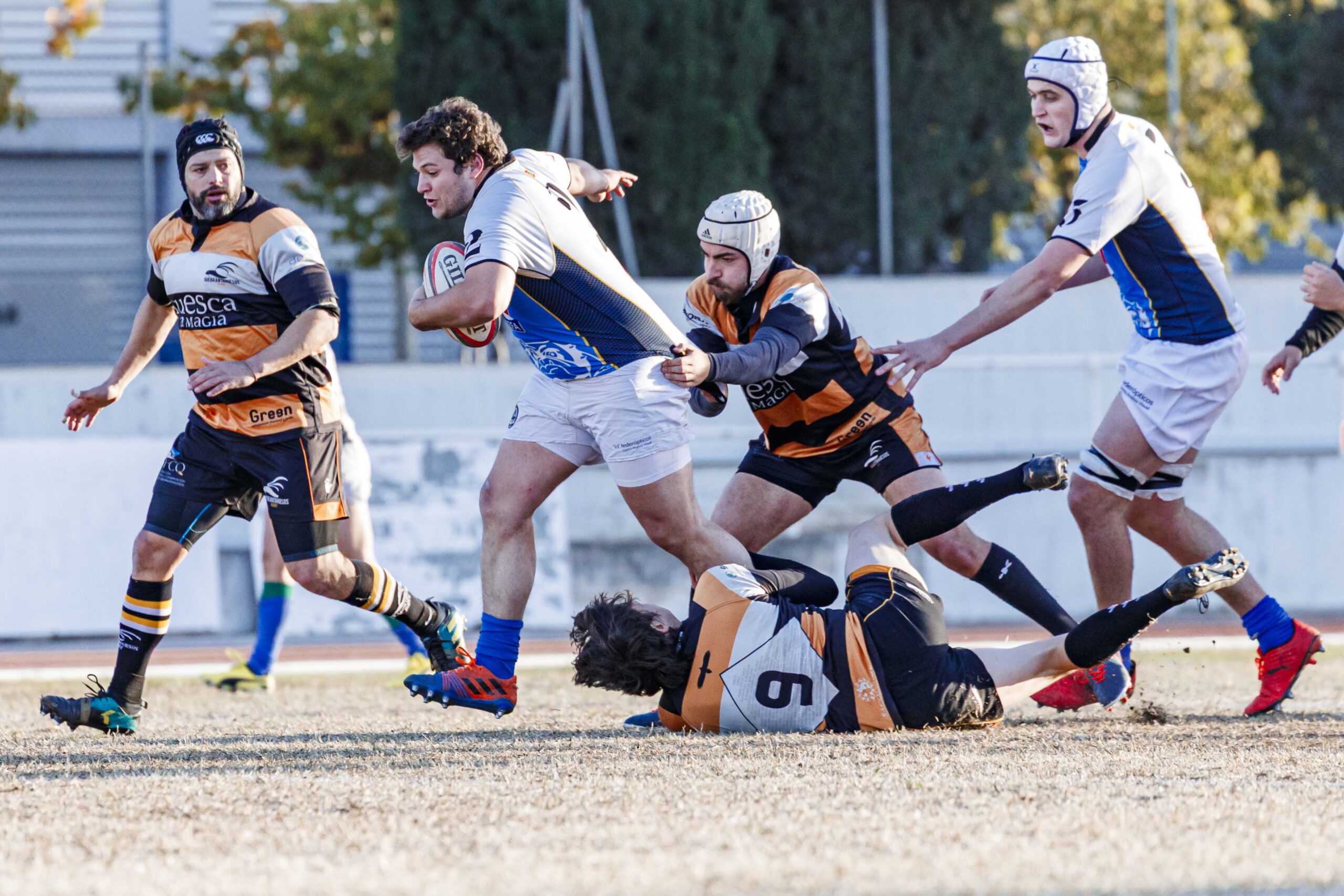Partido de Liga Aragonesa de rugby masculino entre el CD Universitario Rugby Zaragoza y el Quebrantahuesos.