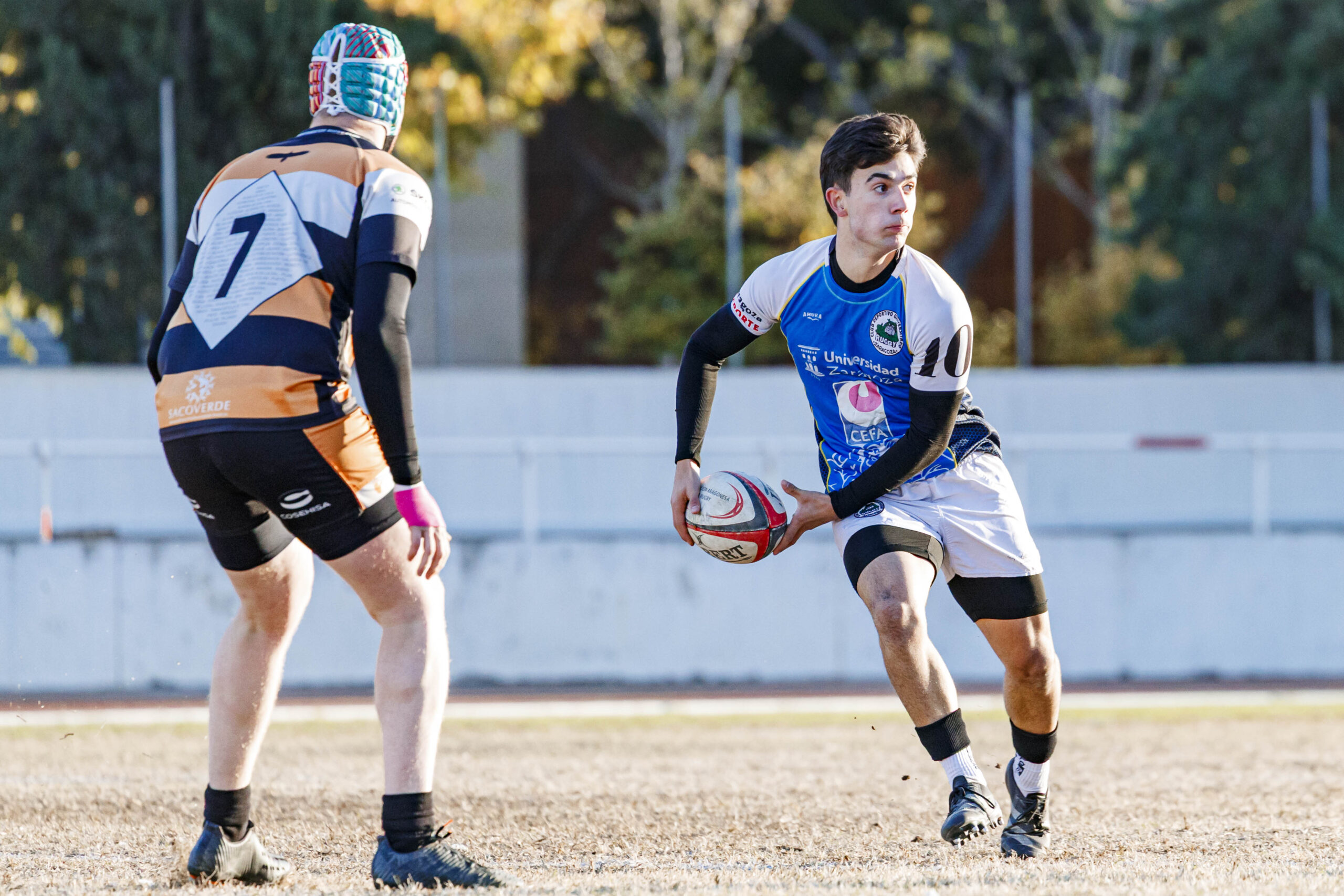 Partido de Liga Aragonesa de rugby masculino entre el CD Universitario Rugby Zaragoza y el Quebrantahuesos.