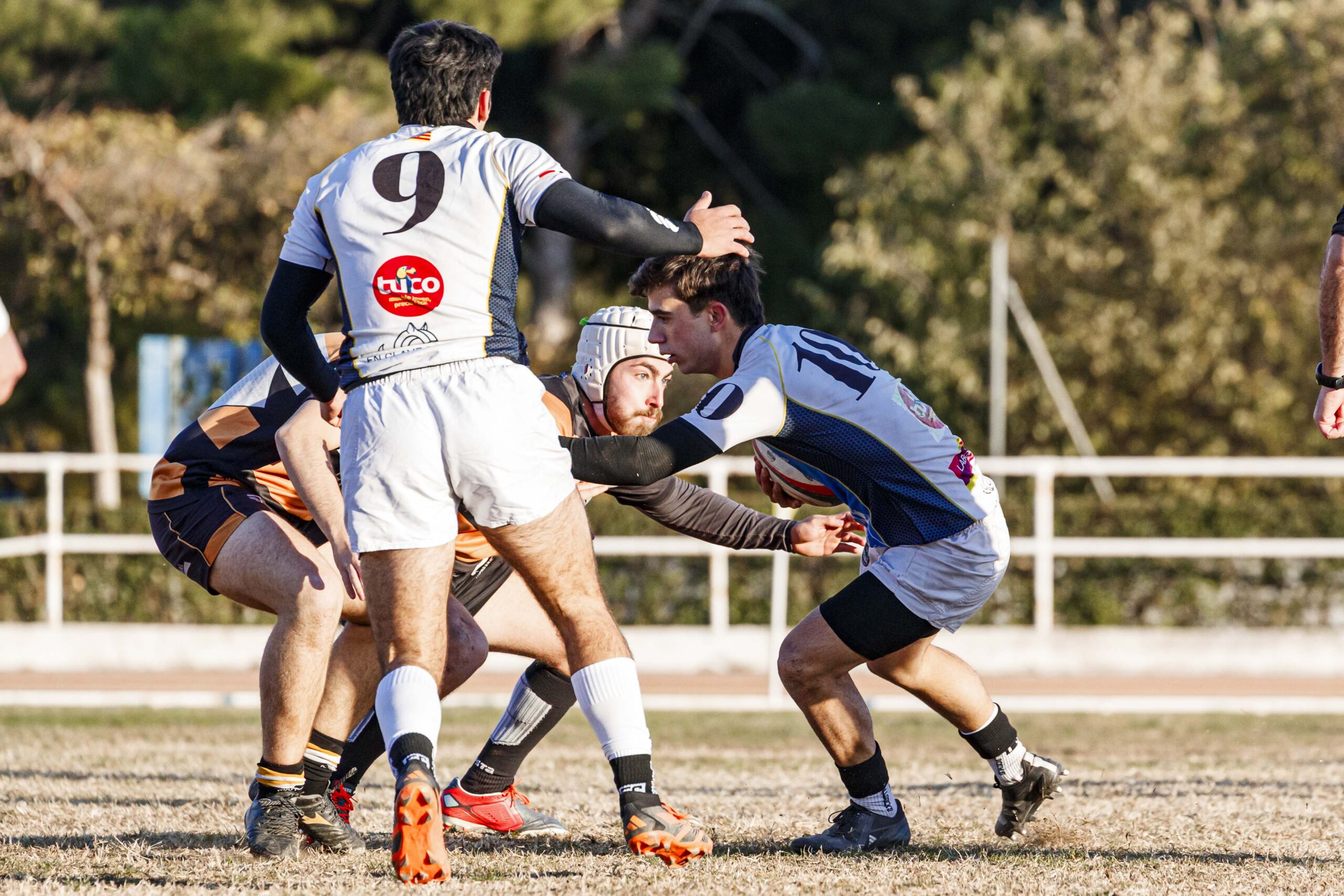 Partido de Liga Aragonesa de rugby masculino entre el CD Universitario Rugby Zaragoza y el Quebrantahuesos.