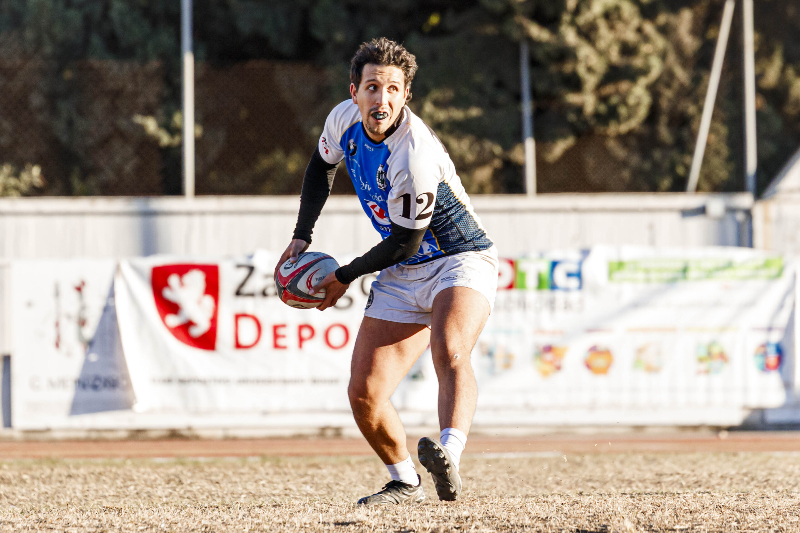 Partido de Liga Aragonesa de rugby masculino entre el CD Universitario Rugby Zaragoza y el Quebrantahuesos.
