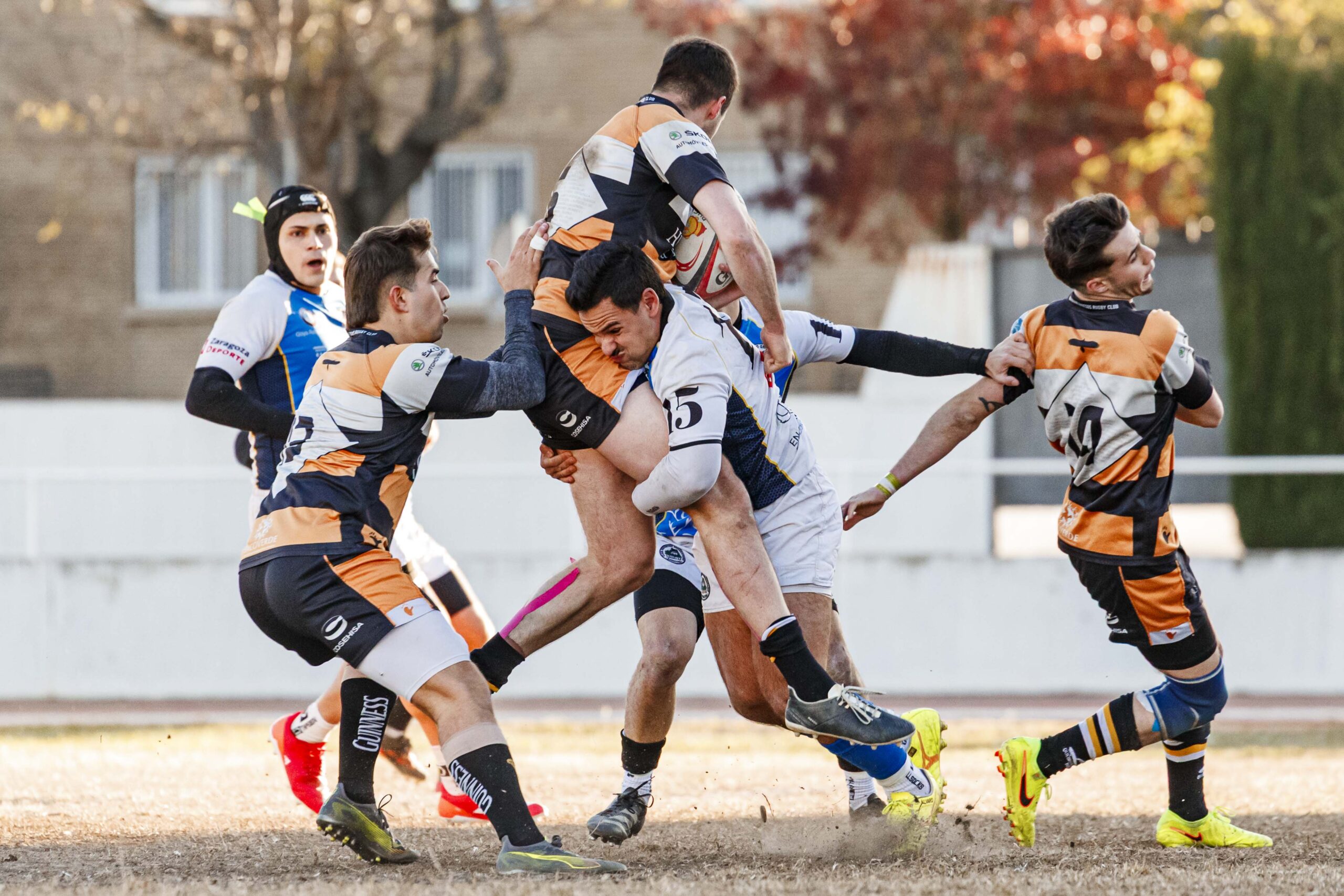 Partido de Liga Aragonesa de rugby masculino entre el CD Universitario Rugby Zaragoza y el Quebrantahuesos.