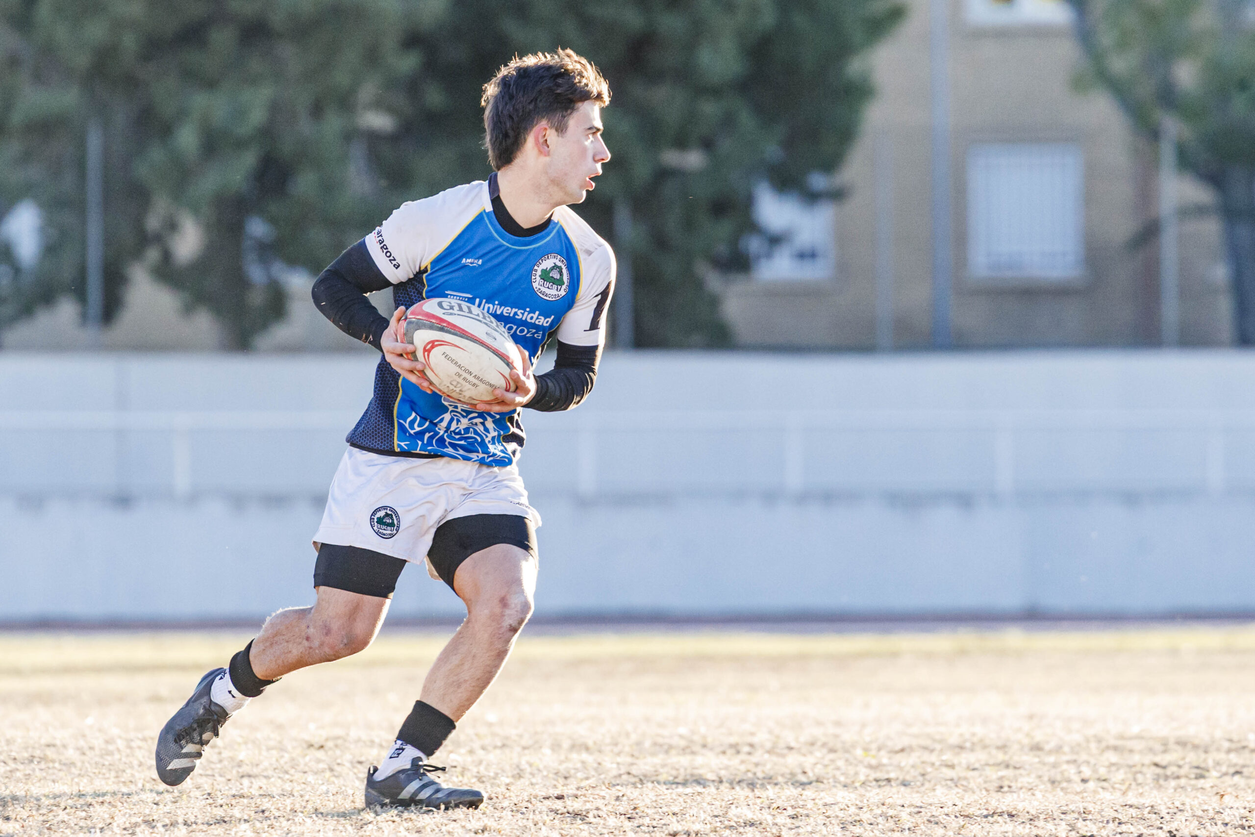 Partido de Liga Aragonesa de rugby masculino entre el CD Universitario Rugby Zaragoza y el Quebrantahuesos.