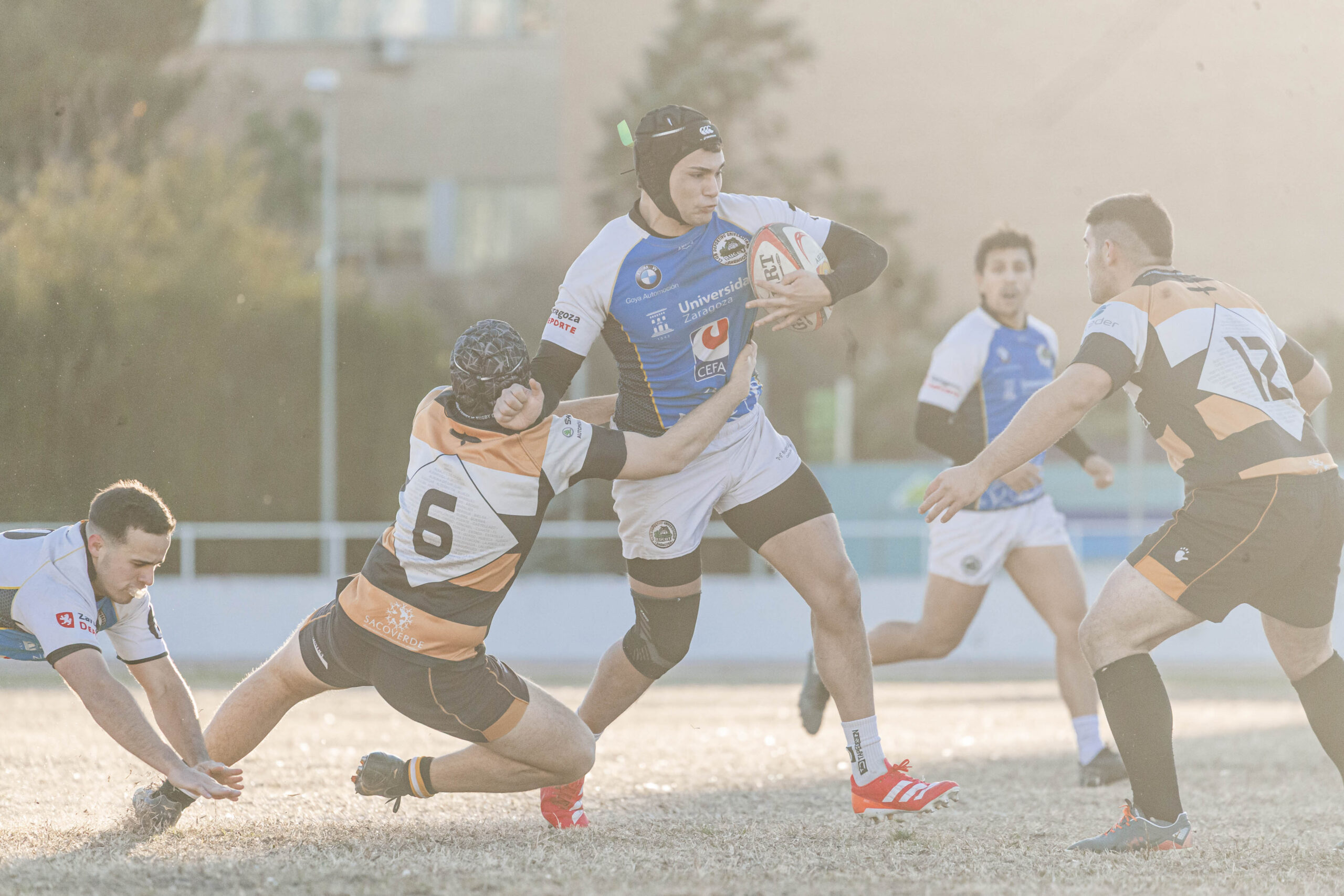 Partido de Liga Aragonesa de rugby masculino entre el CD Universitario Rugby Zaragoza y el Quebrantahuesos.