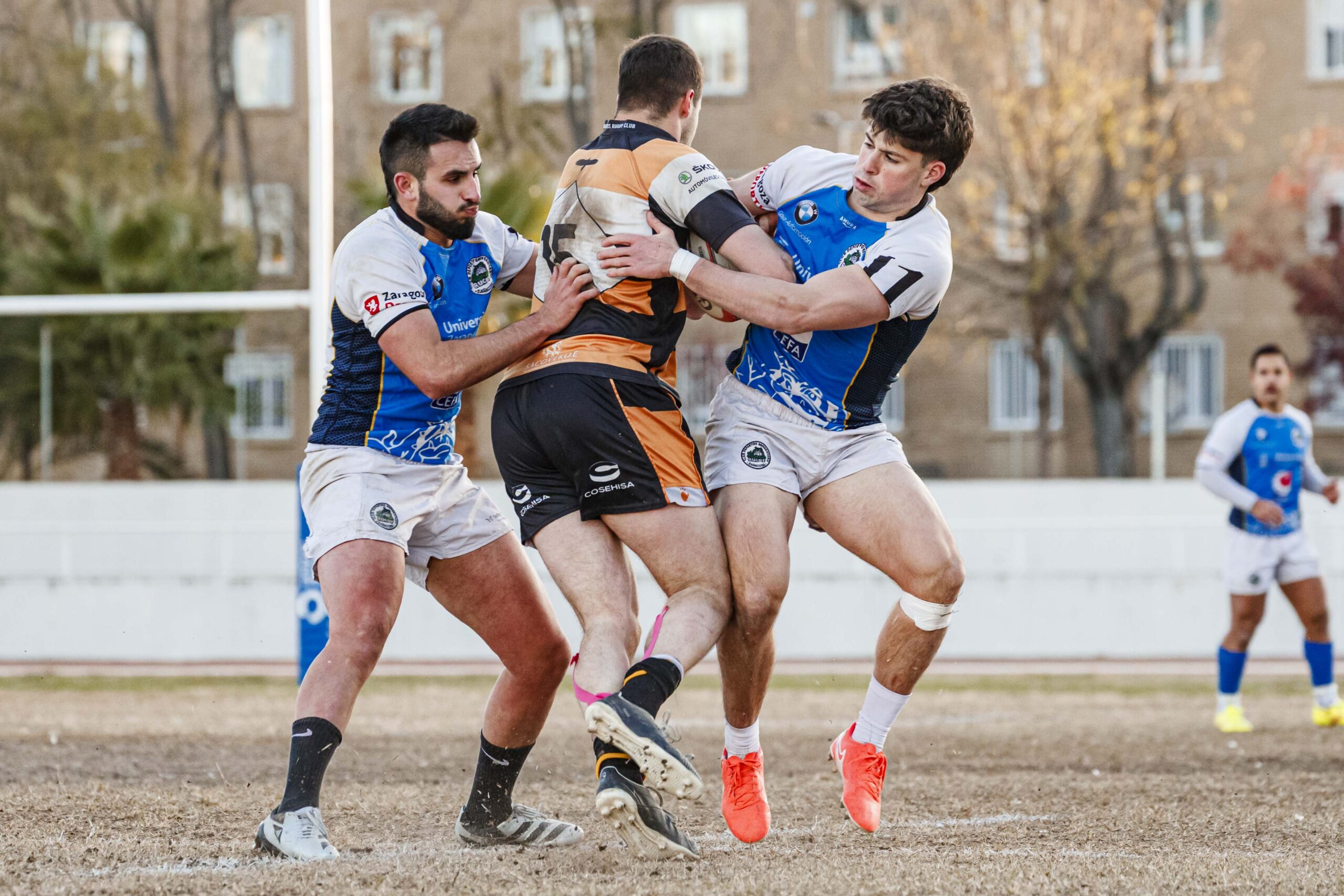 Partido de Liga Aragonesa de rugby masculino entre el CD Universitario Rugby Zaragoza y el Quebrantahuesos.