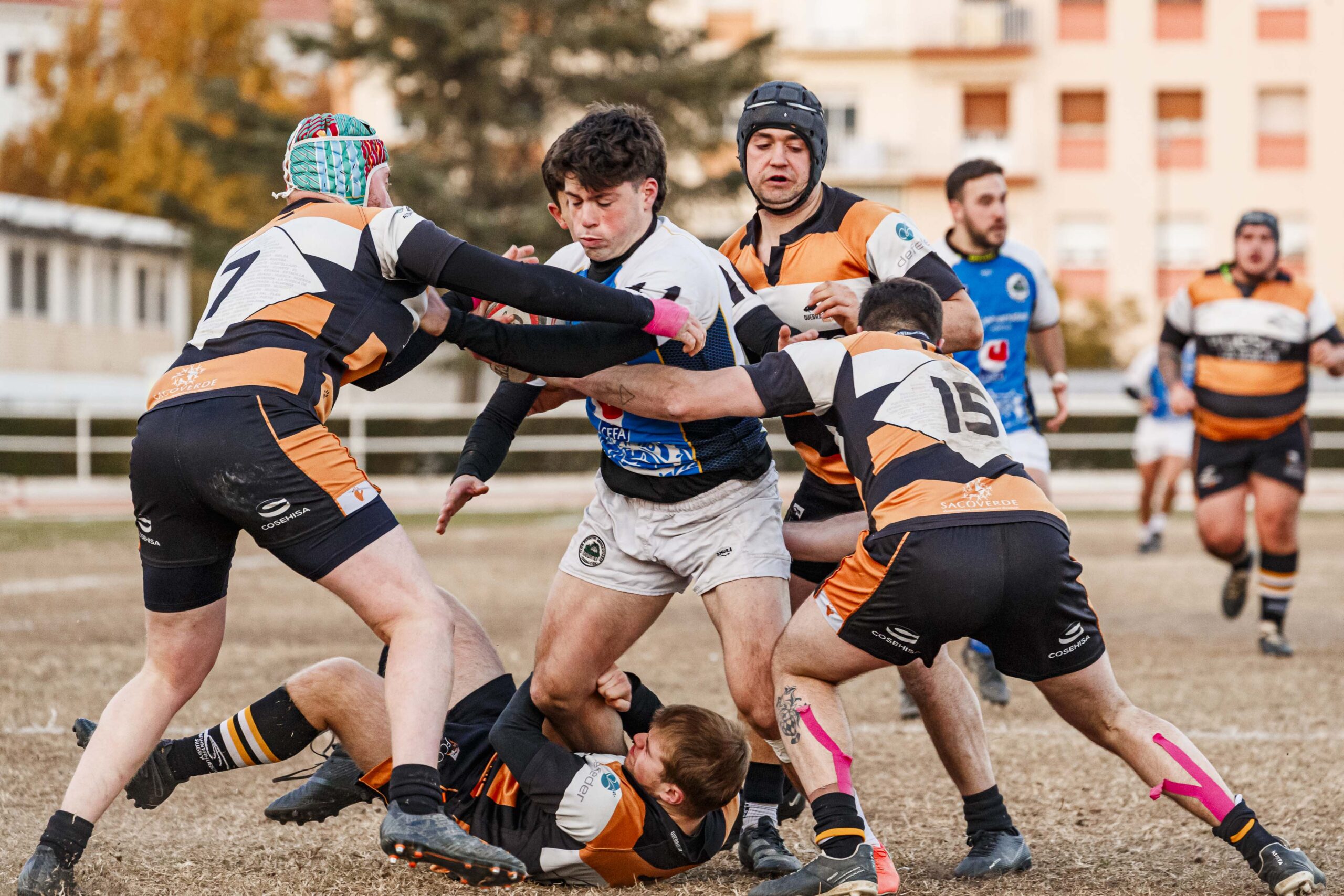 Partido de Liga Aragonesa de rugby masculino entre el CD Universitario Rugby Zaragoza y el Quebrantahuesos.
