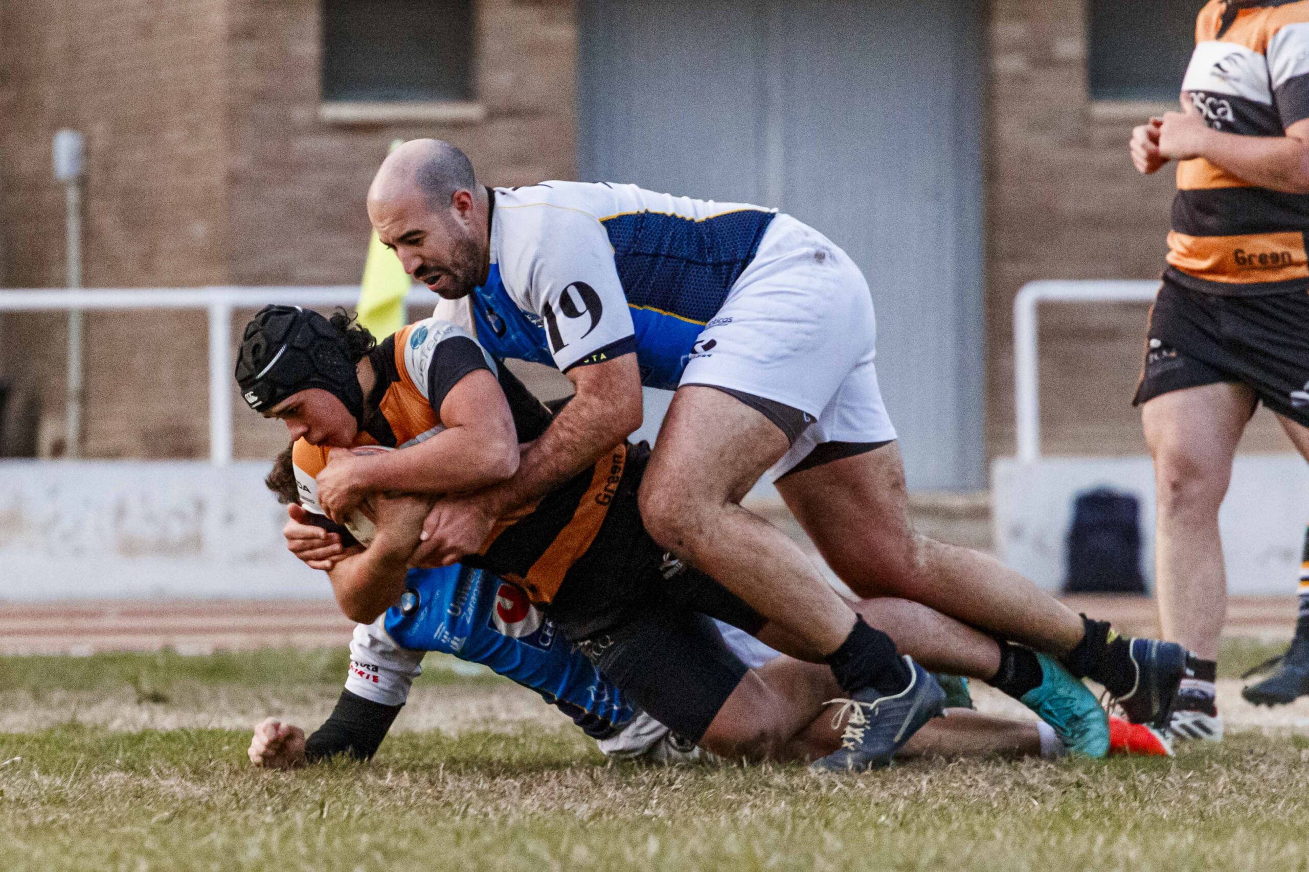 Partido de Liga Aragonesa de rugby masculino entre el CD Universitario Rugby Zaragoza y el Quebrantahuesos.