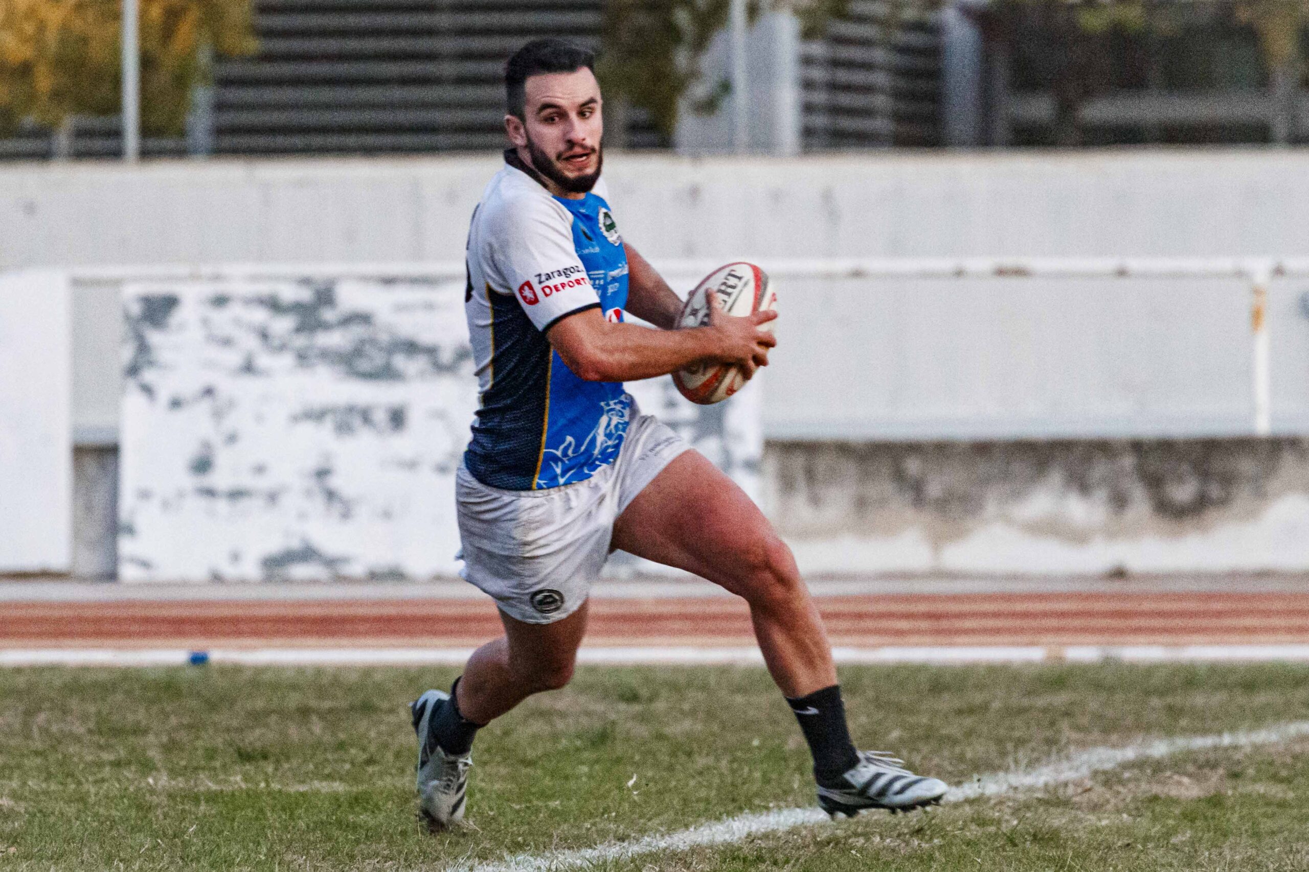 Partido de Liga Aragonesa de rugby masculino entre el CD Universitario Rugby Zaragoza y el Quebrantahuesos.