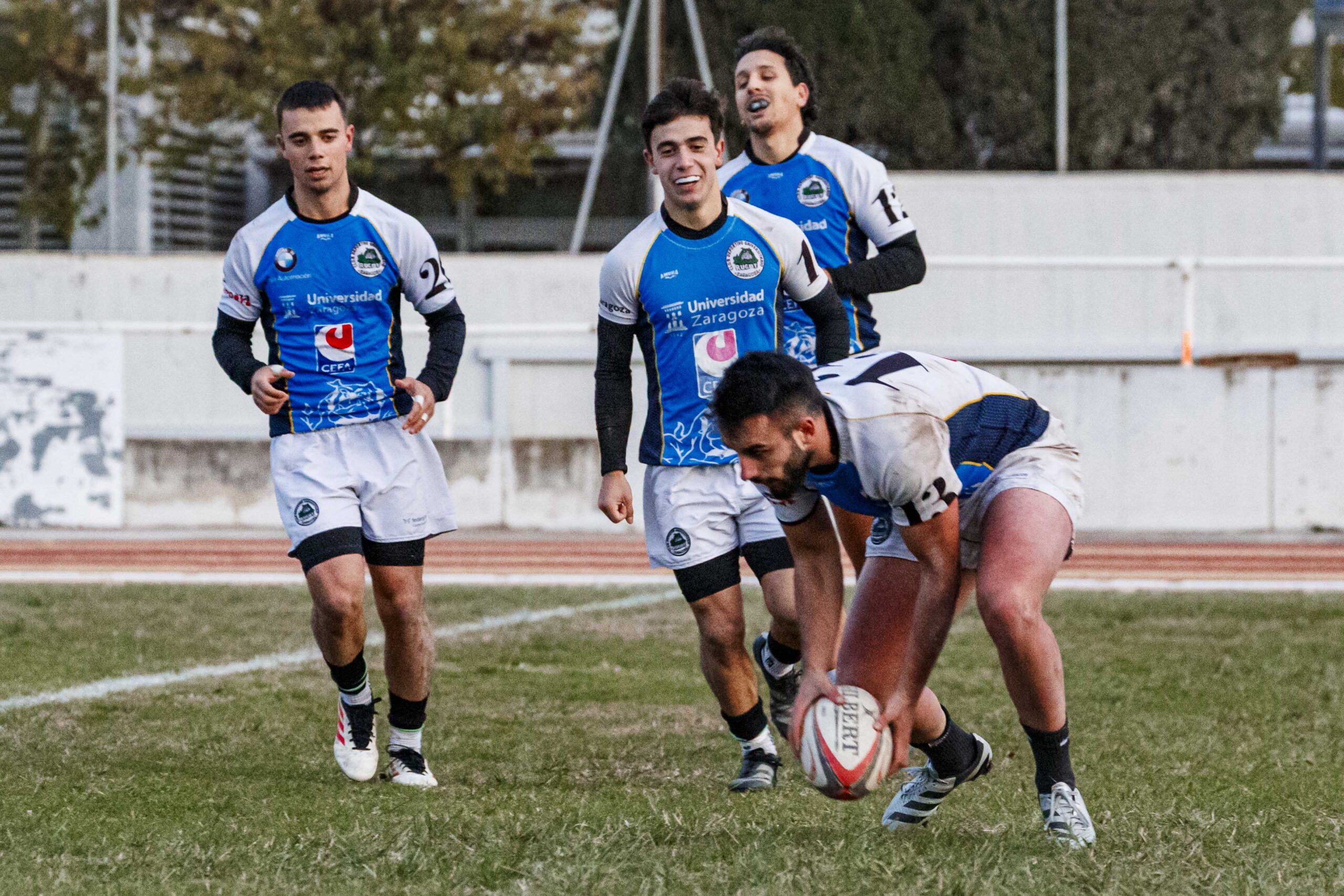Partido de Liga Aragonesa de rugby masculino entre el CD Universitario Rugby Zaragoza y el Quebrantahuesos.