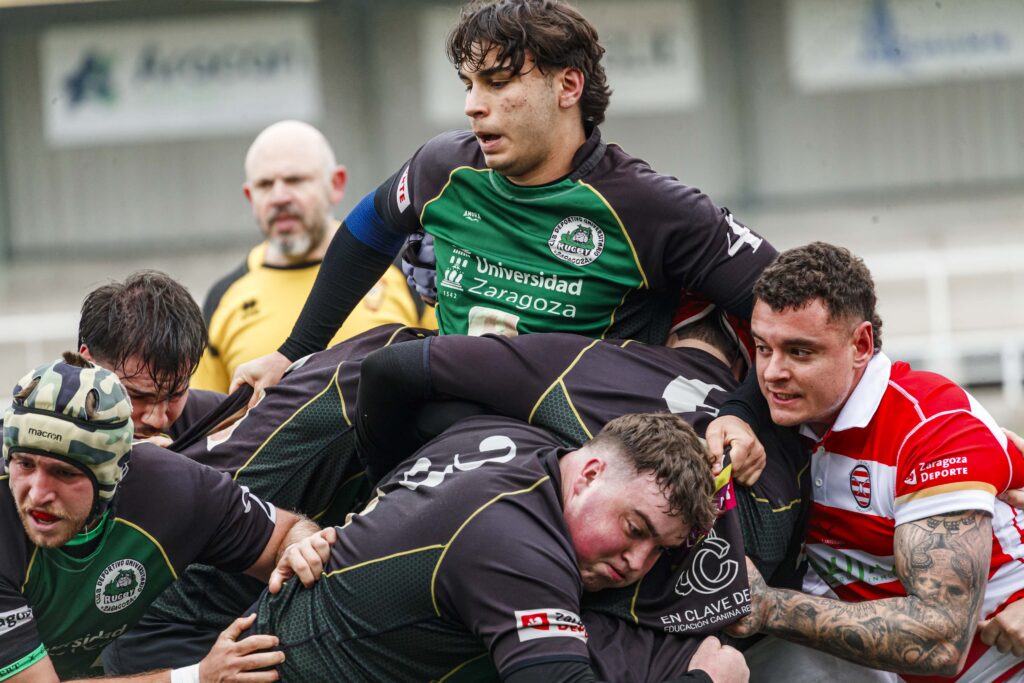 Imagen del partido entre el Íbero y el CEFA Unizar de la jornada 7 de la liga autonómica aragonesa de rugby masculino.