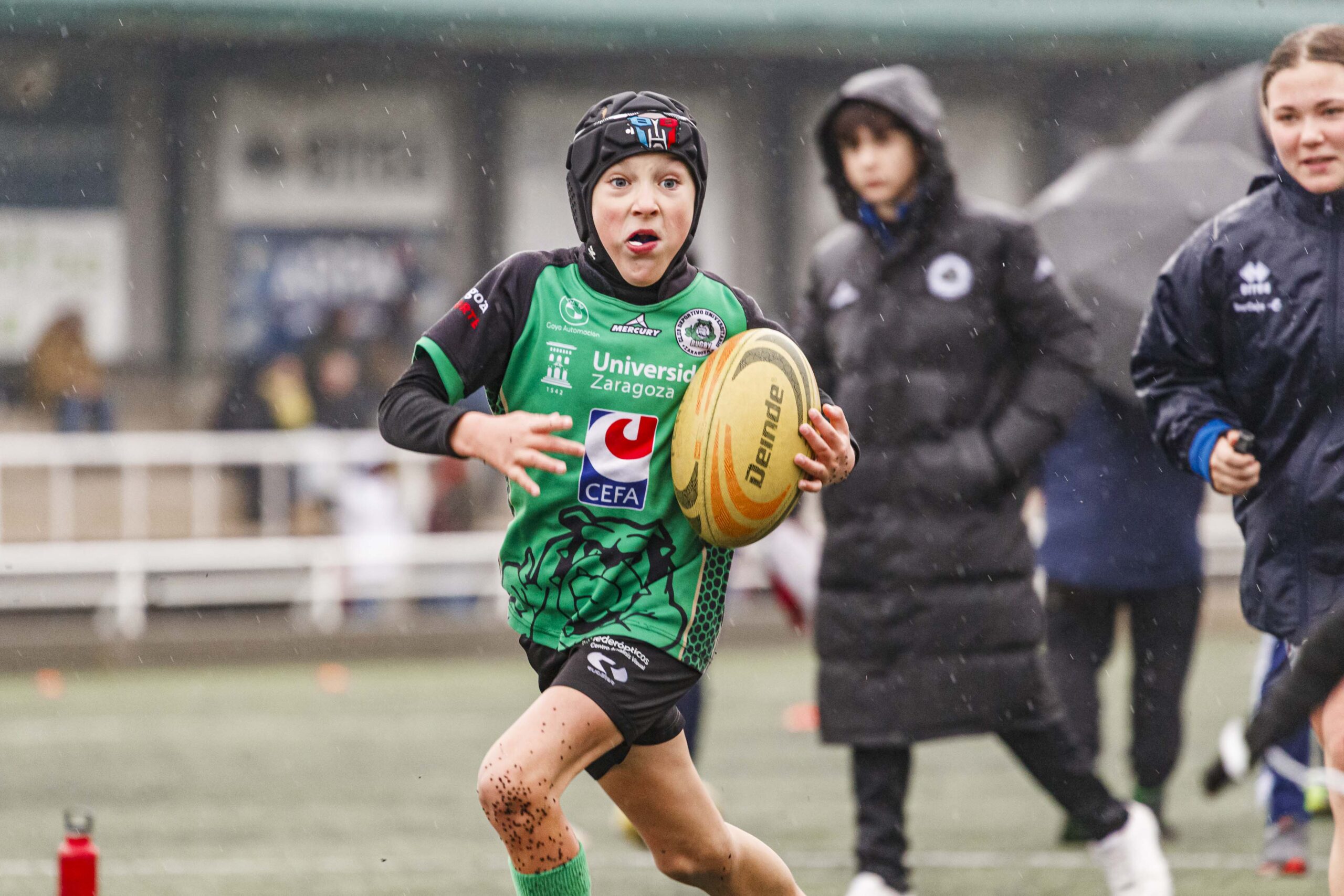 El CD Universitario en la jornada de escuelas de rugby para niños en Zaragoza