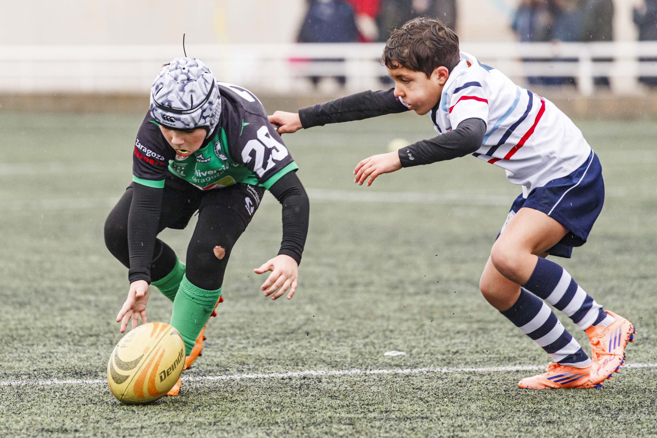 El CD Universitario en la jornada de escuelas de rugby para niños en Zaragoza