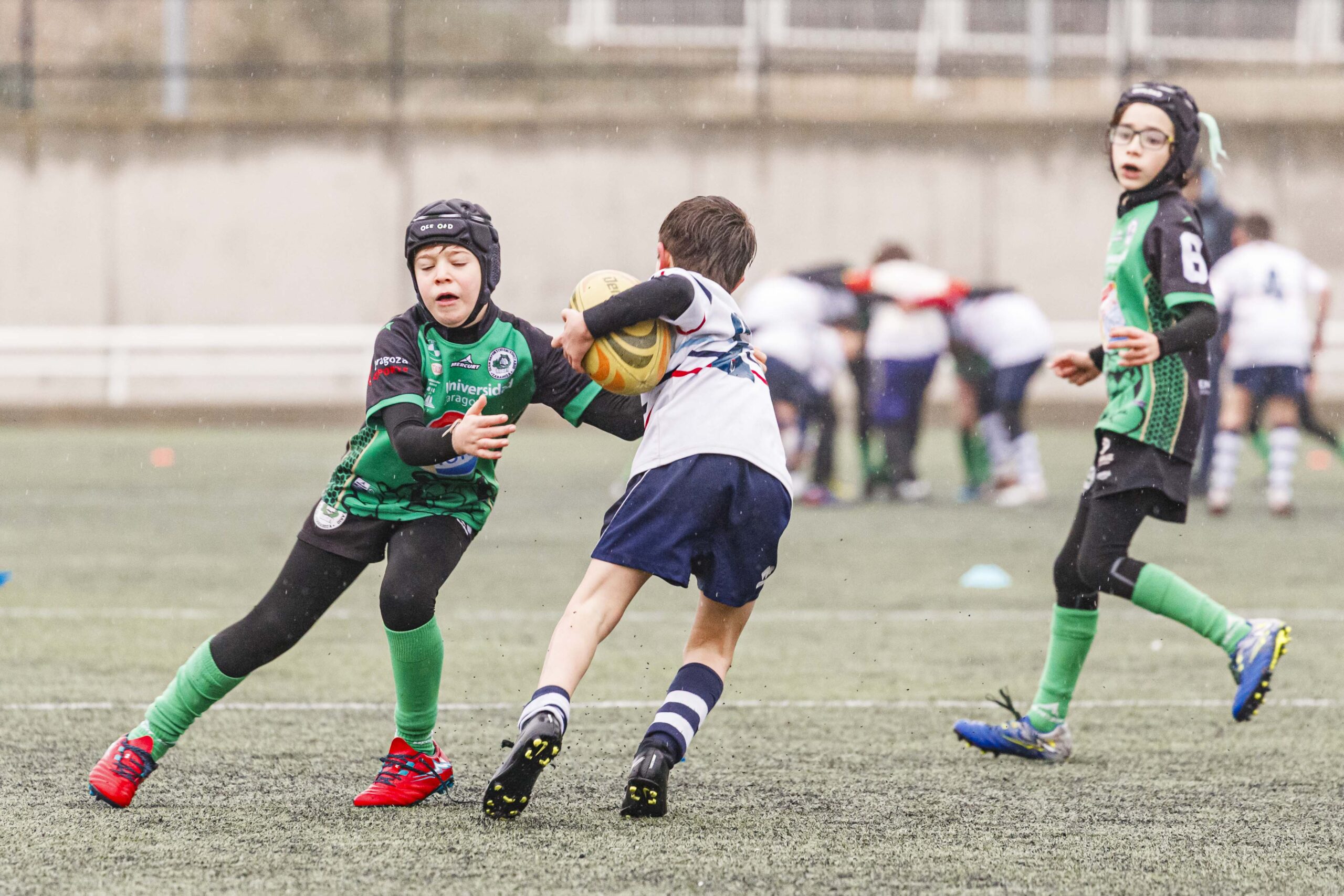 El CD Universitario en la jornada de escuelas de rugby para niños en Zaragoza