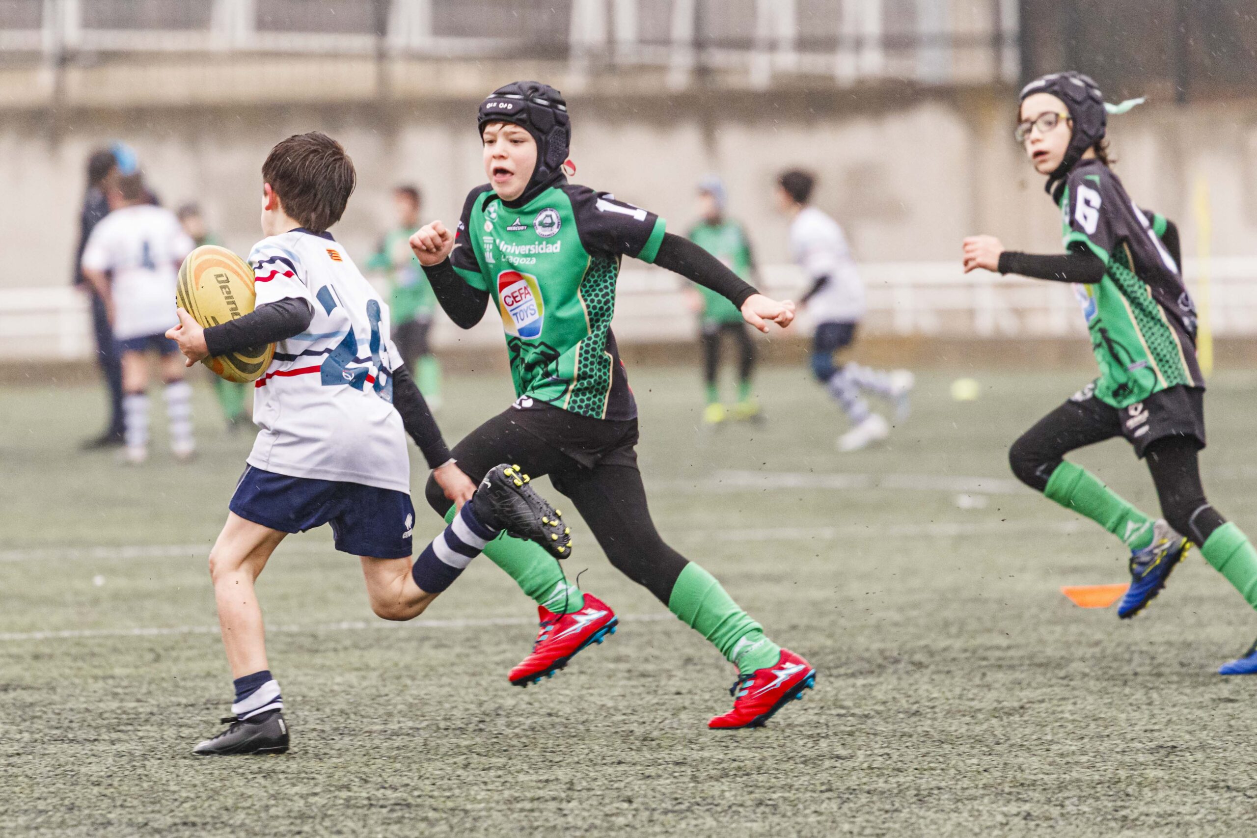 El CD Universitario en la jornada de escuelas de rugby para niños en Zaragoza