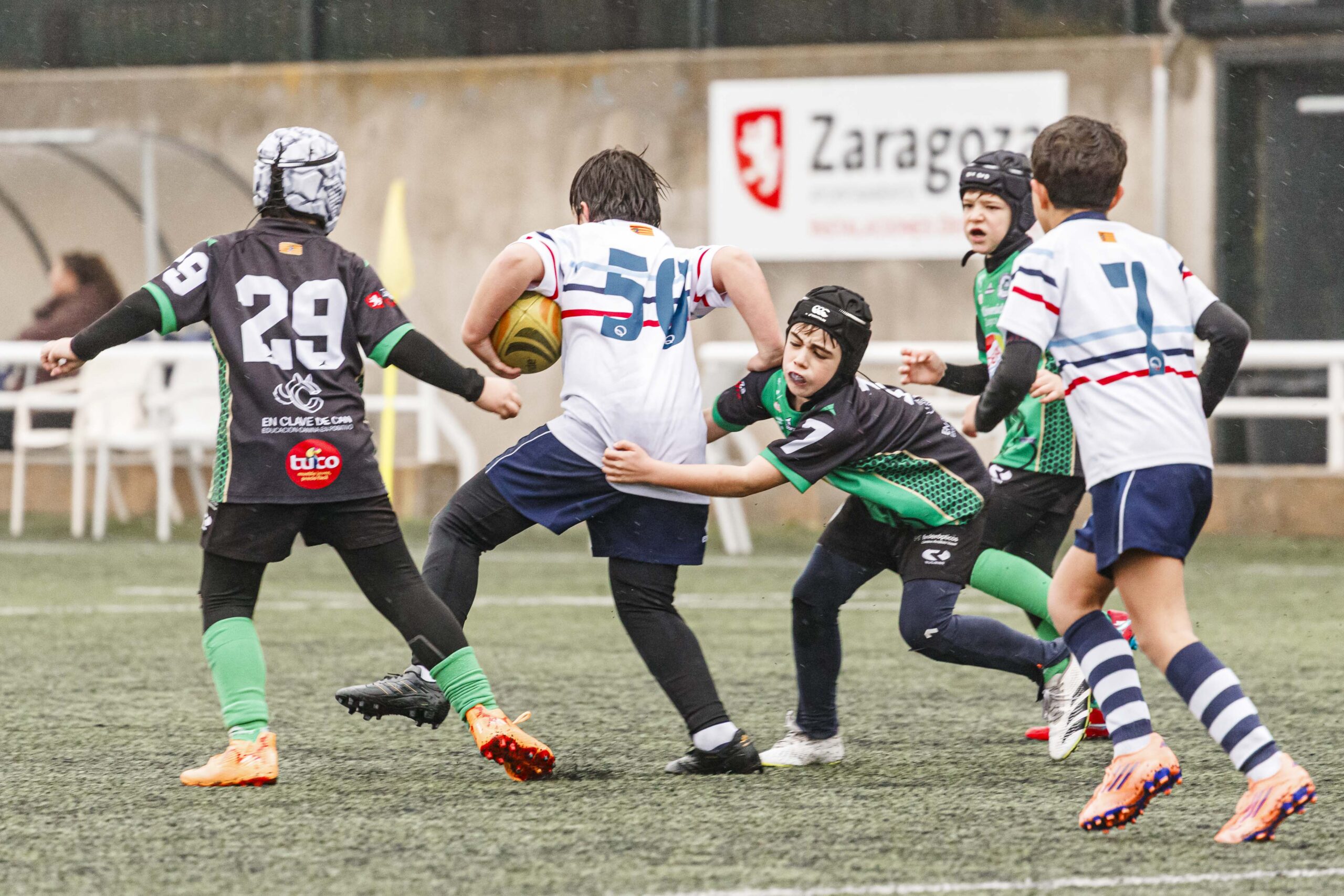 El CD Universitario en la jornada de escuelas de rugby para niños en Zaragoza