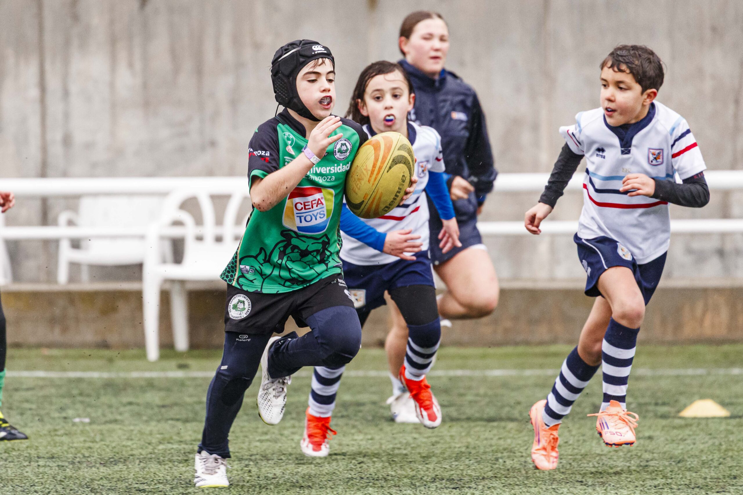 El CD Universitario en la jornada de escuelas de rugby para niños en Zaragoza