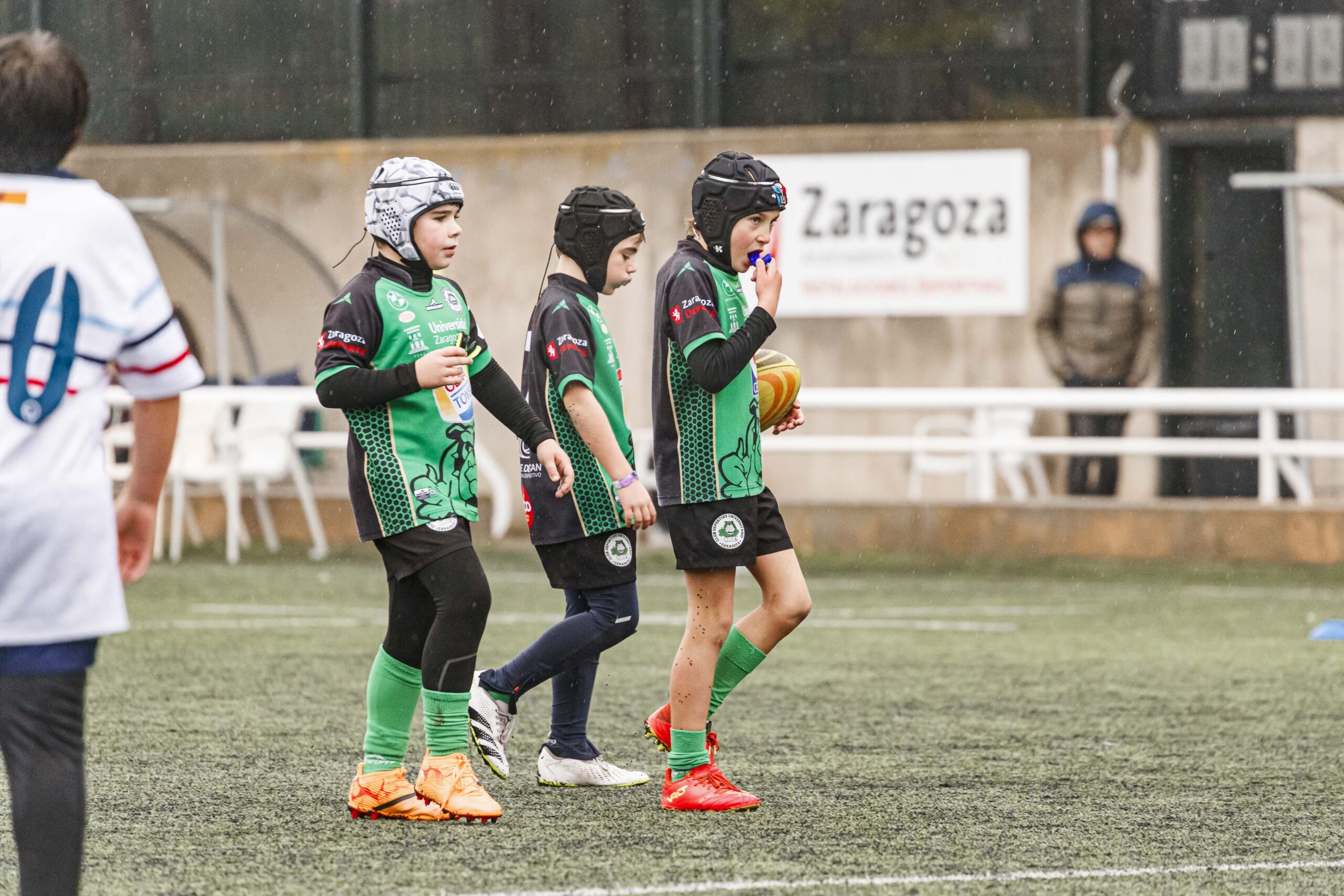 El CD Universitario en la jornada de escuelas de rugby para niños en Zaragoza