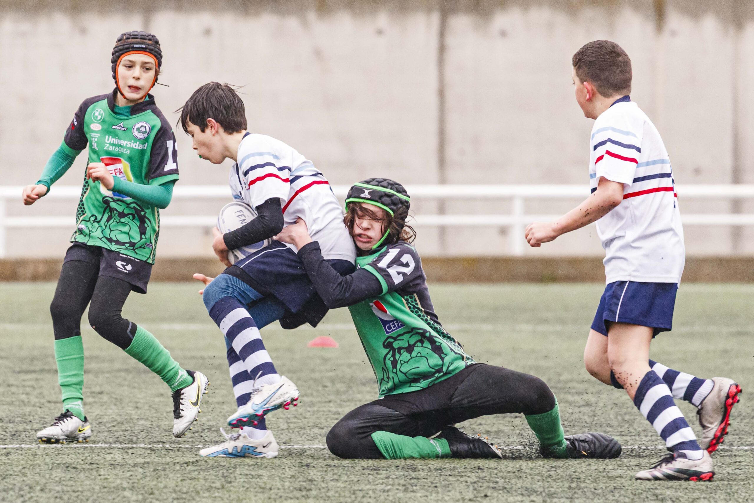 El CD Universitario en la jornada de escuelas de rugby para niños en Zaragoza