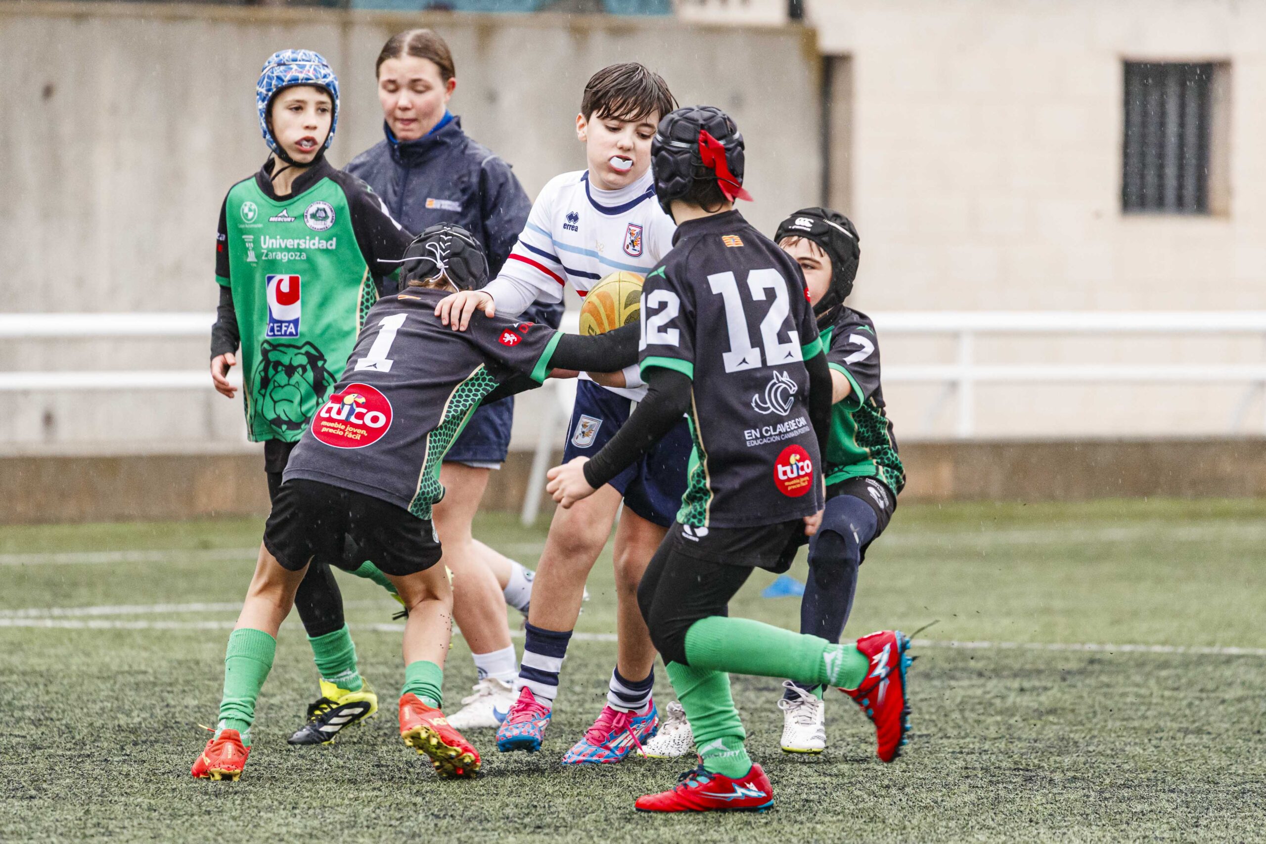El CD Universitario en la jornada de escuelas de rugby para niños en Zaragoza