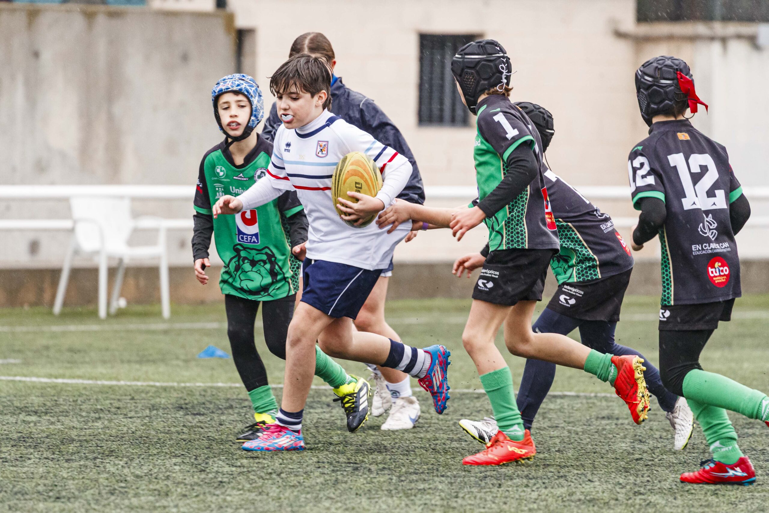 El CD Universitario en la jornada de escuelas de rugby para niños en Zaragoza