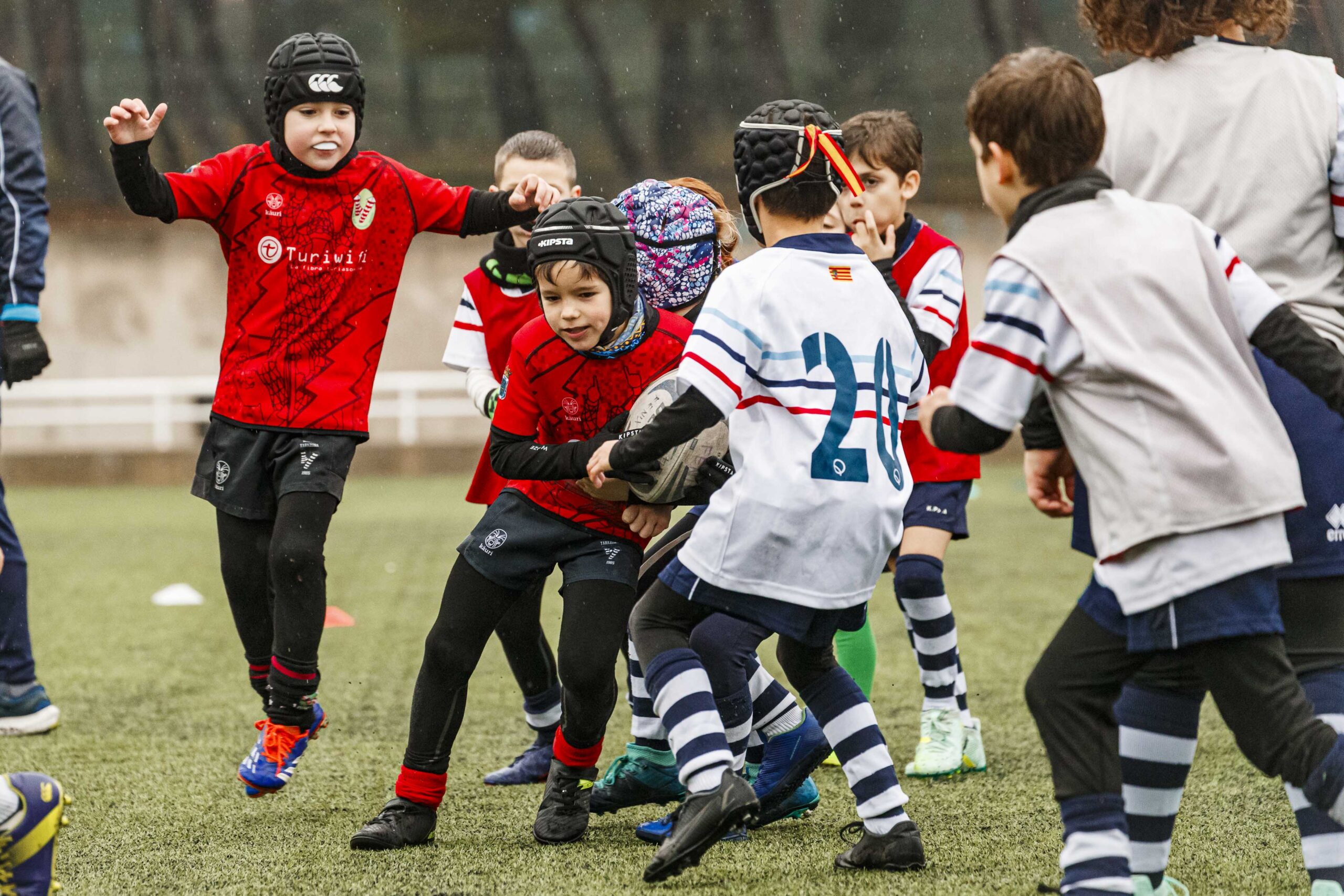El CD Universitario en la jornada de escuelas de rugby para niños en Zaragoza