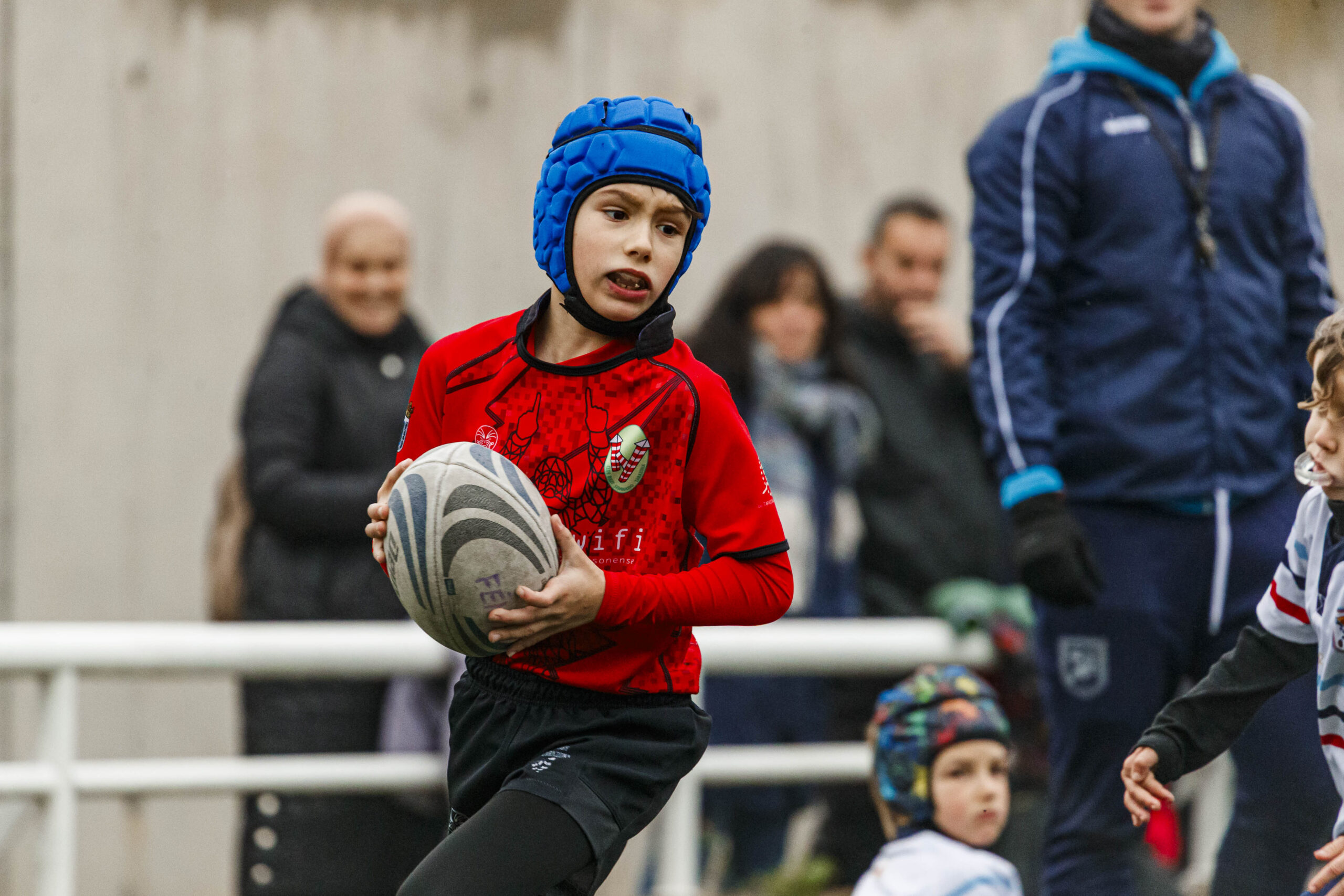 El CD Universitario en la jornada de escuelas de rugby para niños en Zaragoza