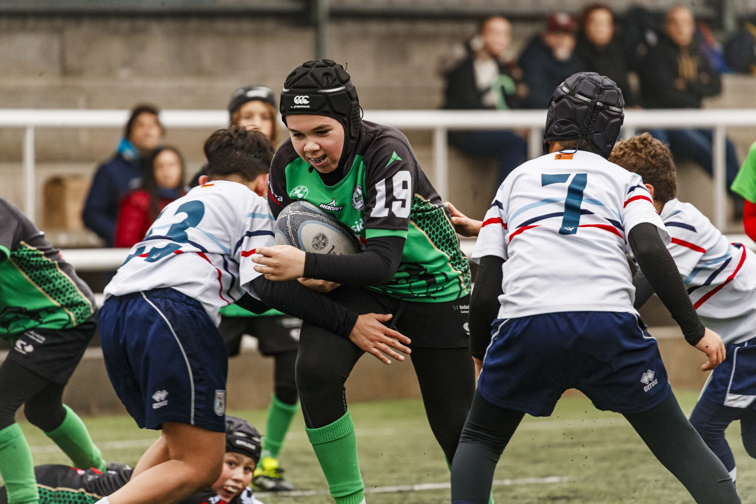 El CD Universitario en la jornada de escuelas de rugby para niños en Zaragoza