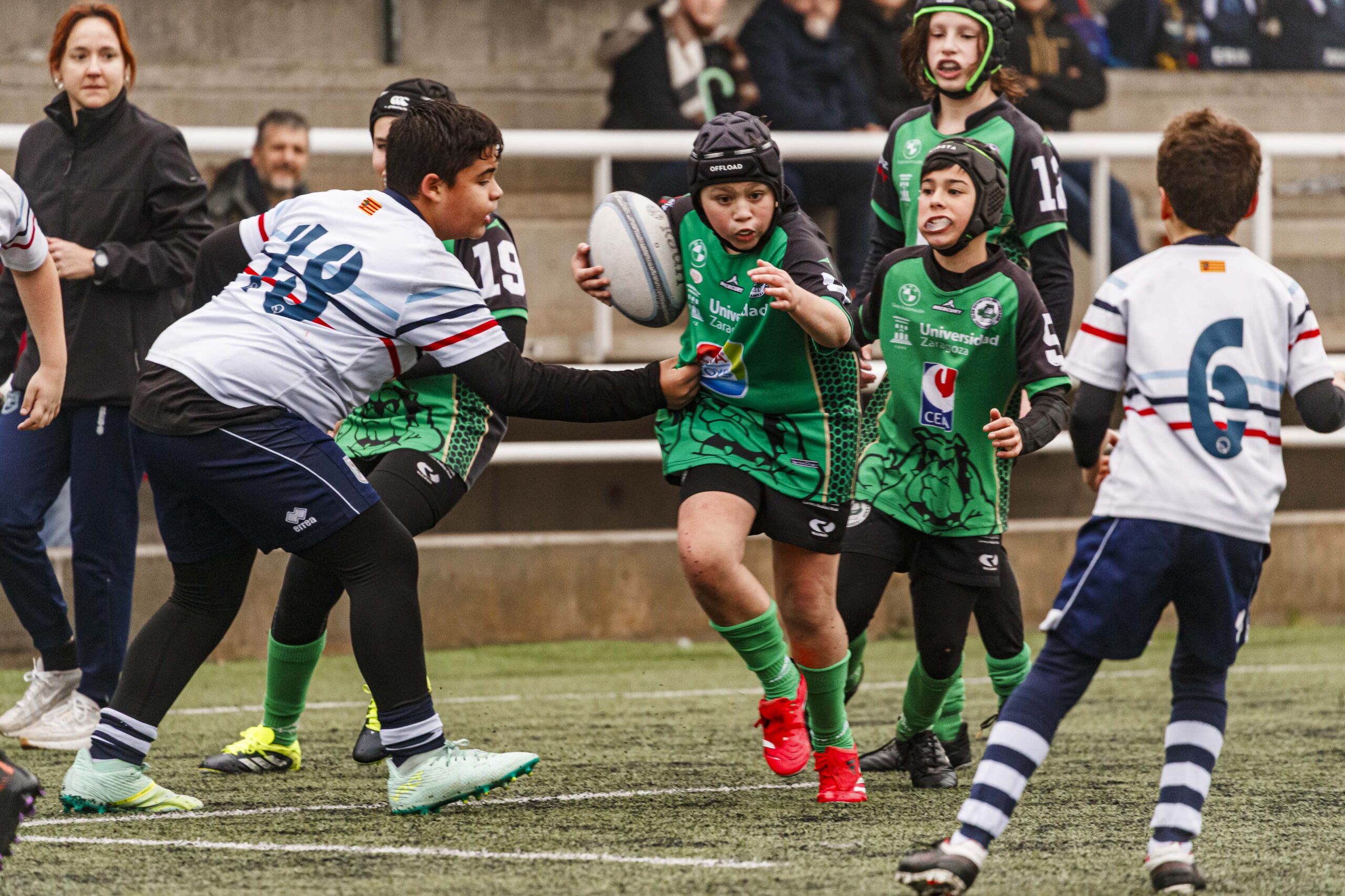 El CD Universitario en la jornada de escuelas de rugby para niños en Zaragoza