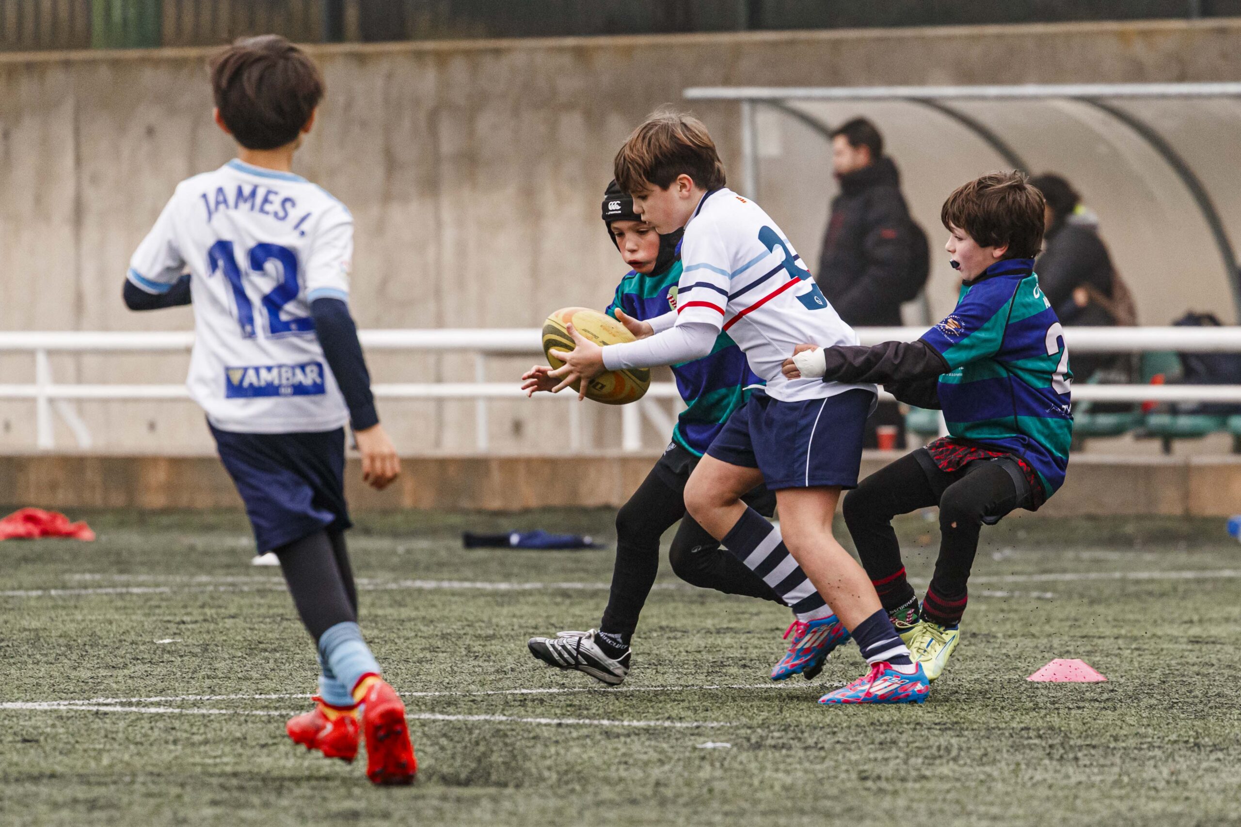 El CD Universitario en la jornada de escuelas de rugby para niños en Zaragoza