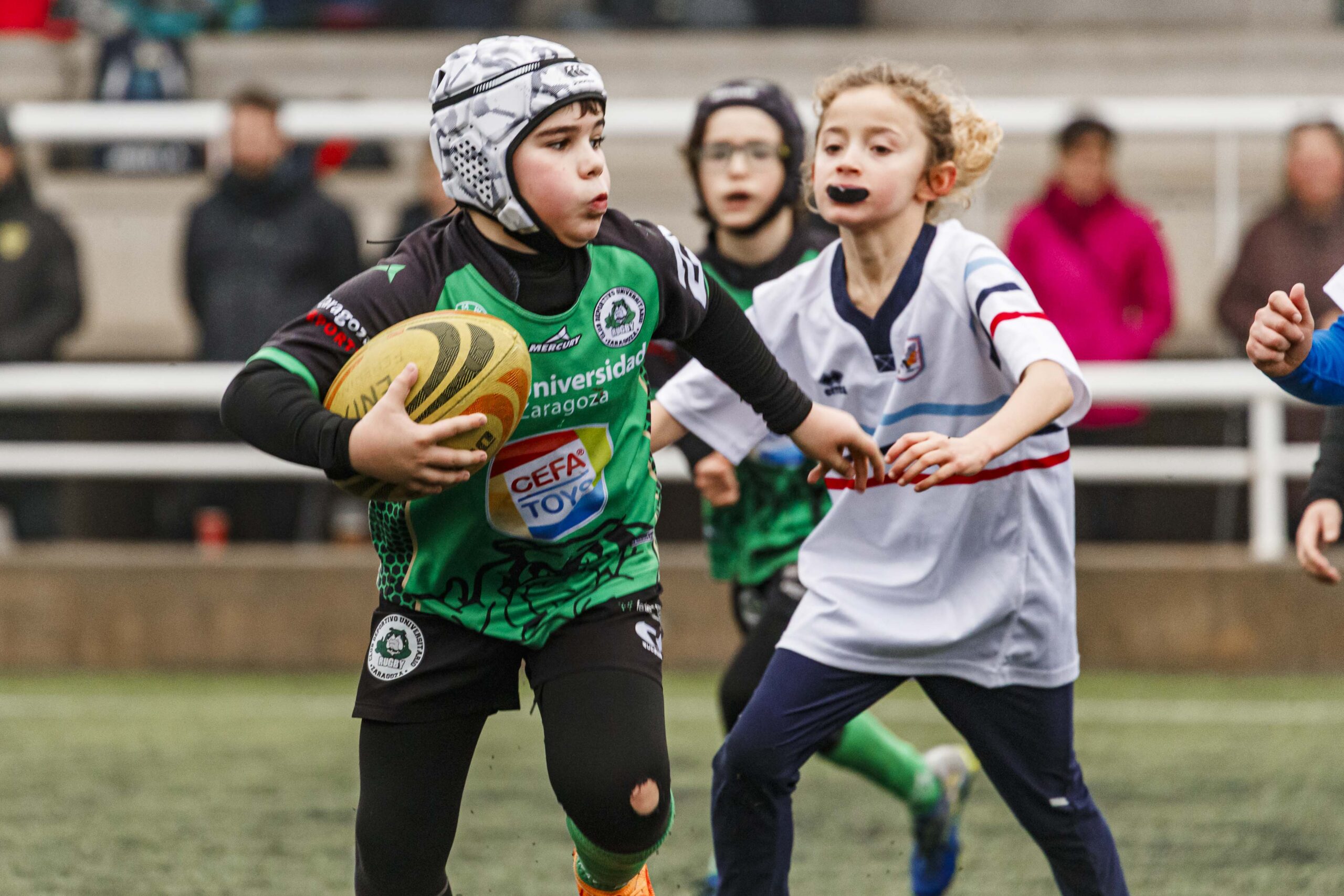 El CD Universitario en la jornada de escuelas de rugby para niños en Zaragoza