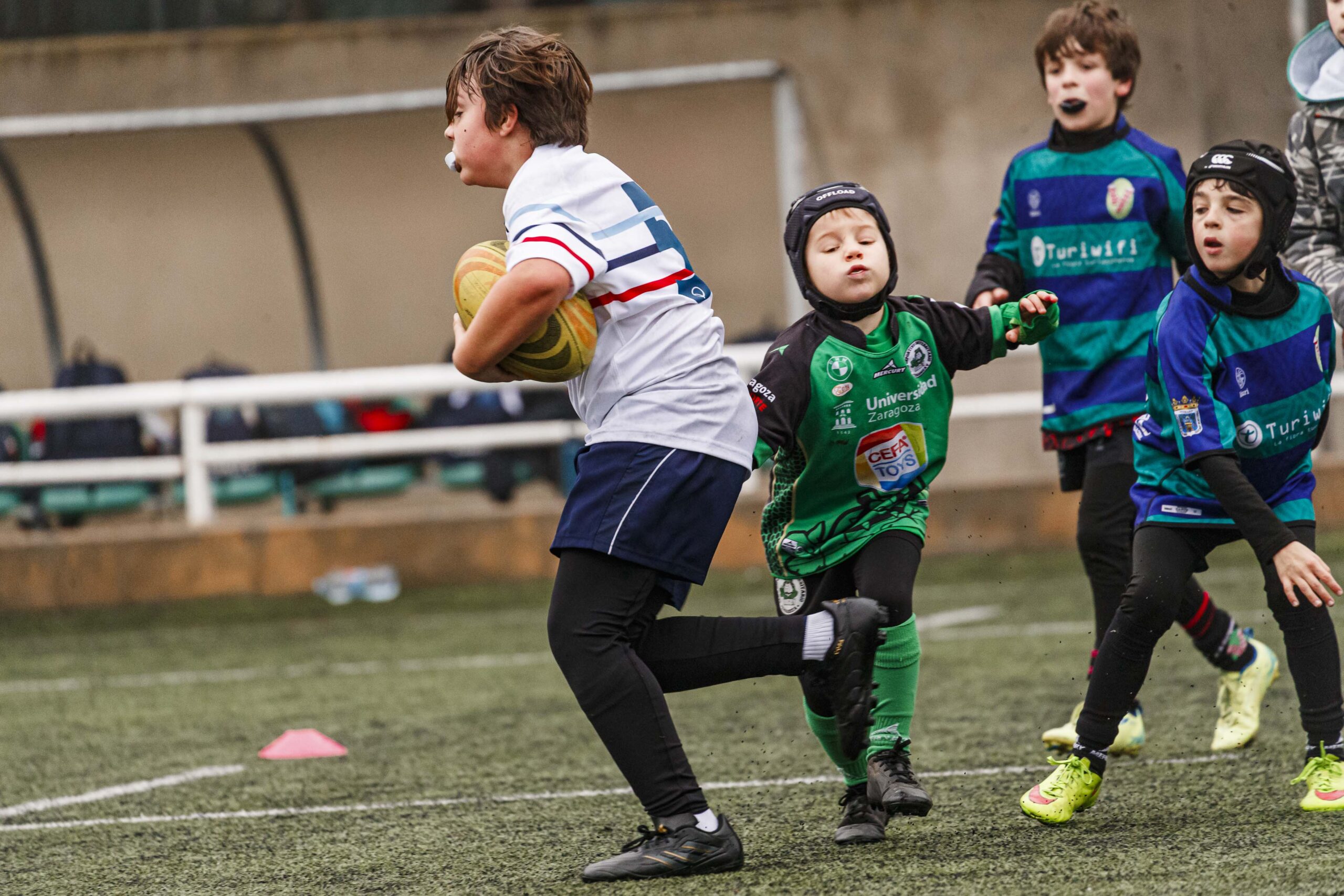 El CD Universitario en la jornada de escuelas de rugby para niños en Zaragoza
