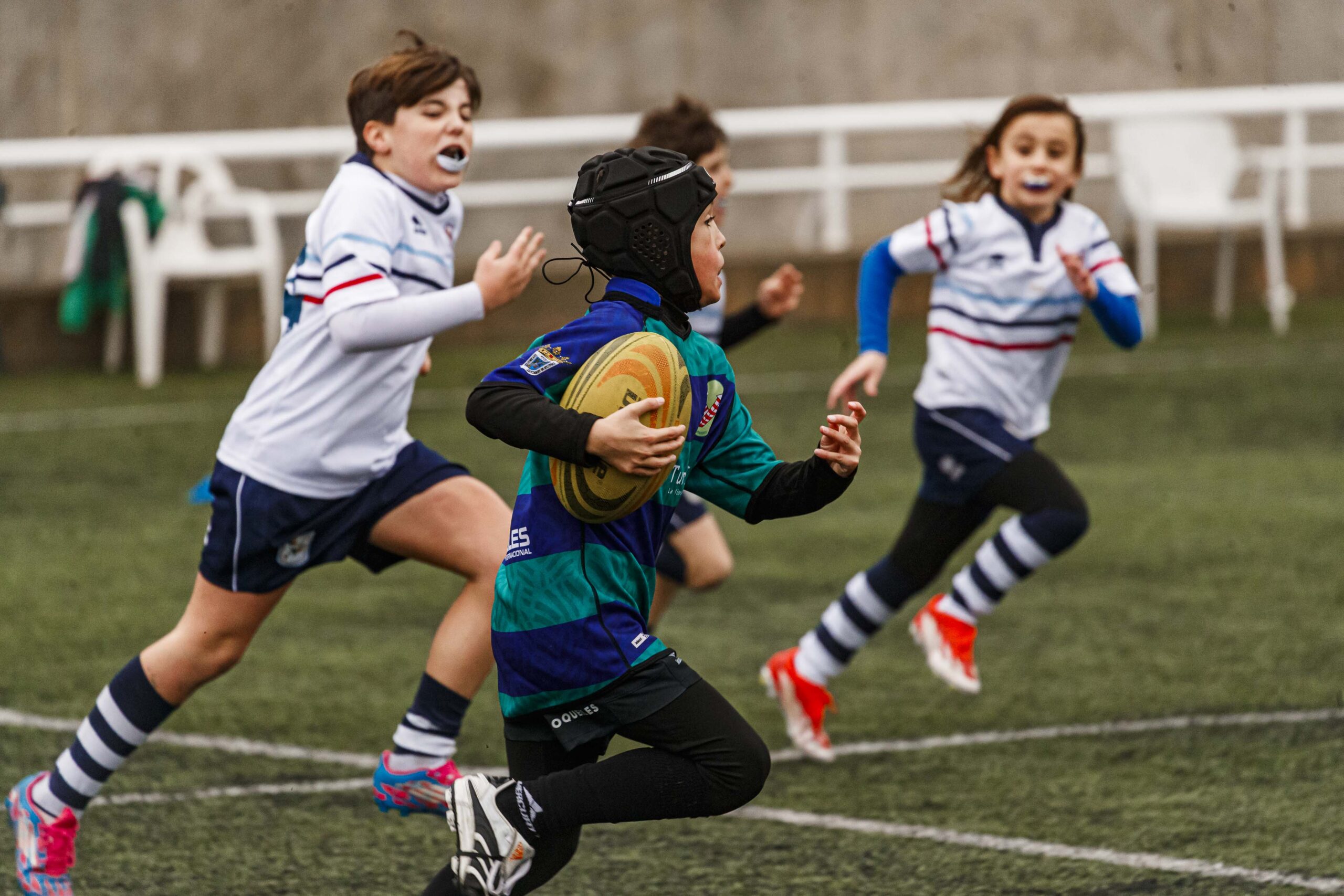 El CD Universitario en la jornada de escuelas de rugby para niños en Zaragoza