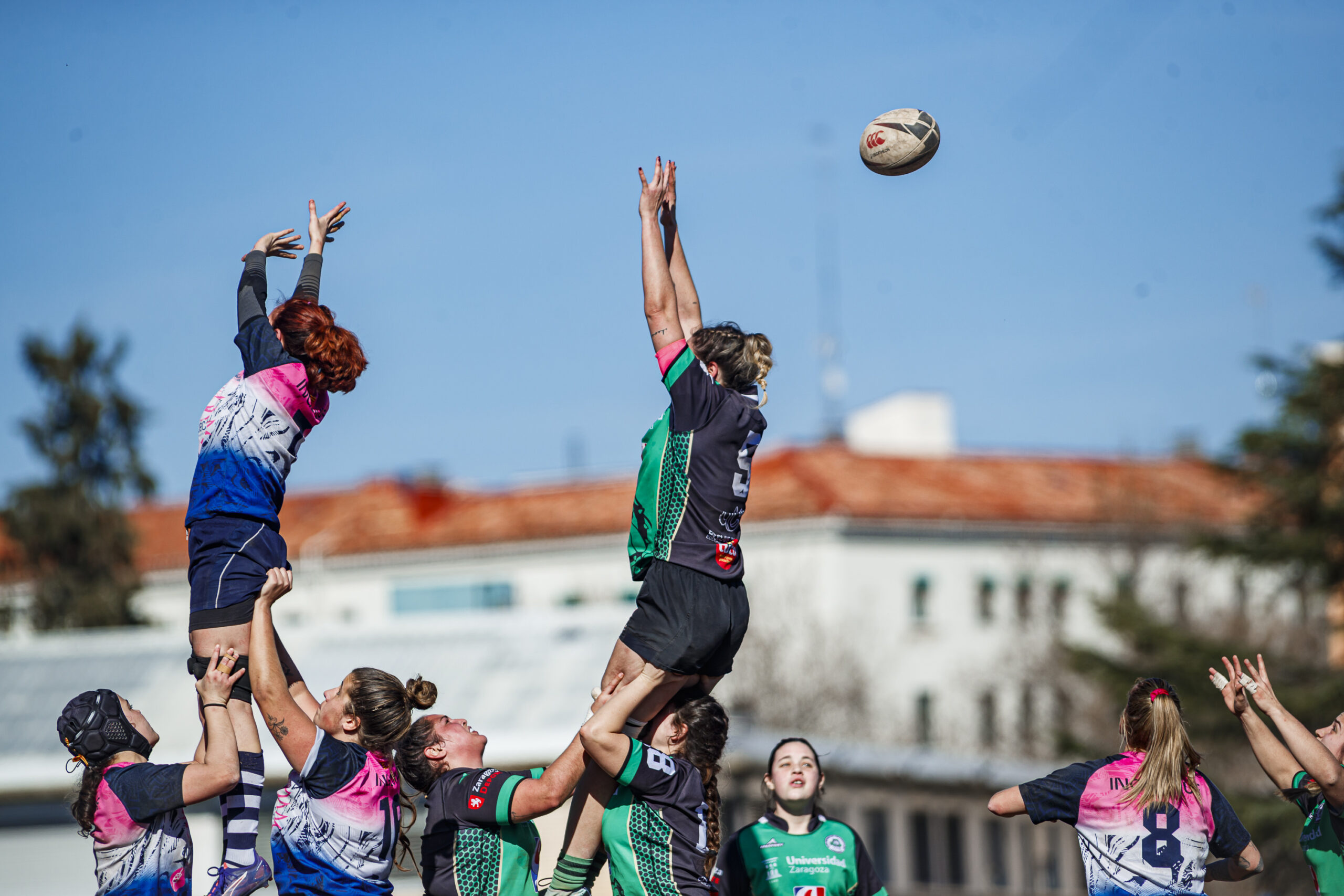 Fotos de rugby femenino correspondientes al partido de la jornada 5 de la Liga Aragonesa entre el CEFA Unizar y el Fénix.