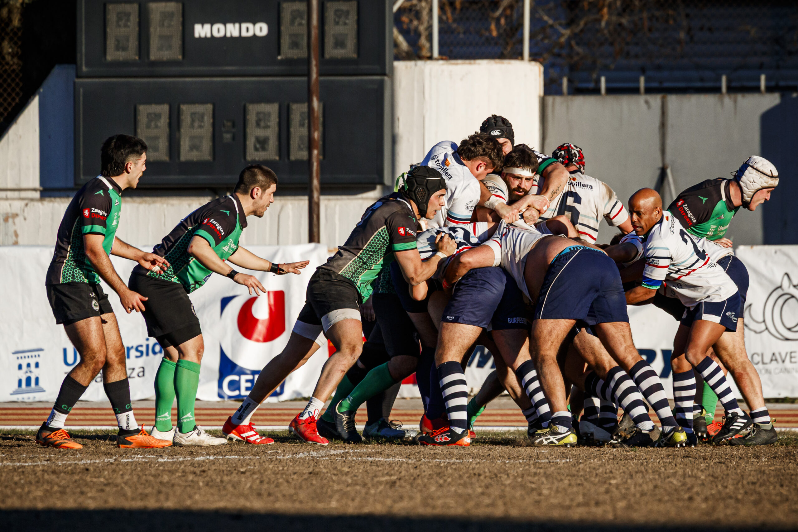 Fotos de rugby masculino correspondientes al partido de la jornada 11 de la Liga Aragonesa entre el CEFA Unizar y el Fénix.