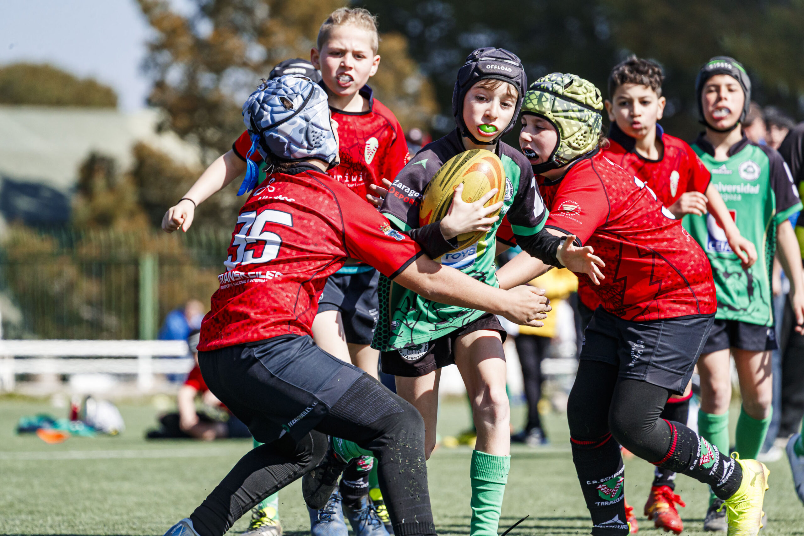 Jornada de escuelas de rugby para niños en Zaragoza