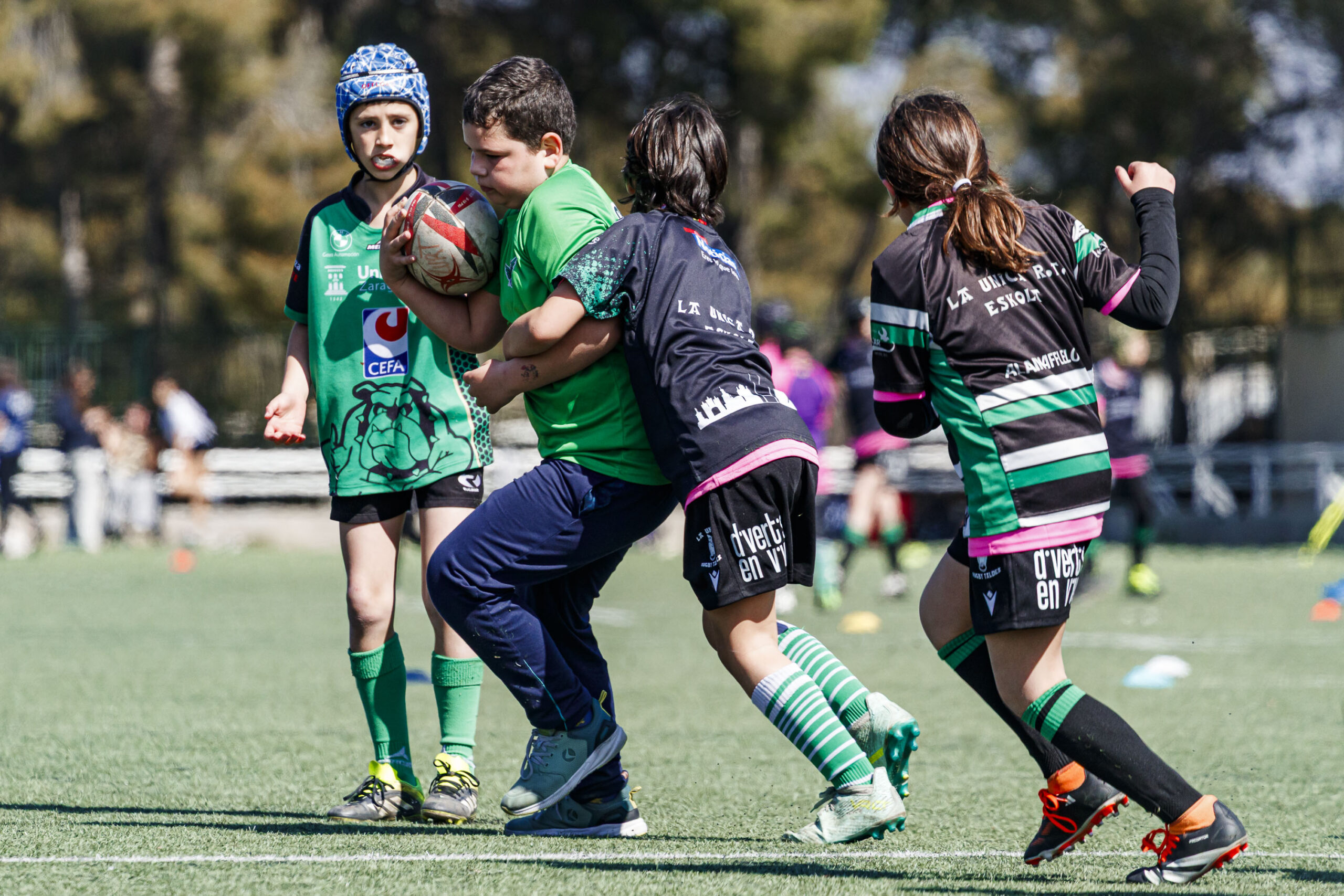 Jornada de escuelas de rugby para niños en Zaragoza
