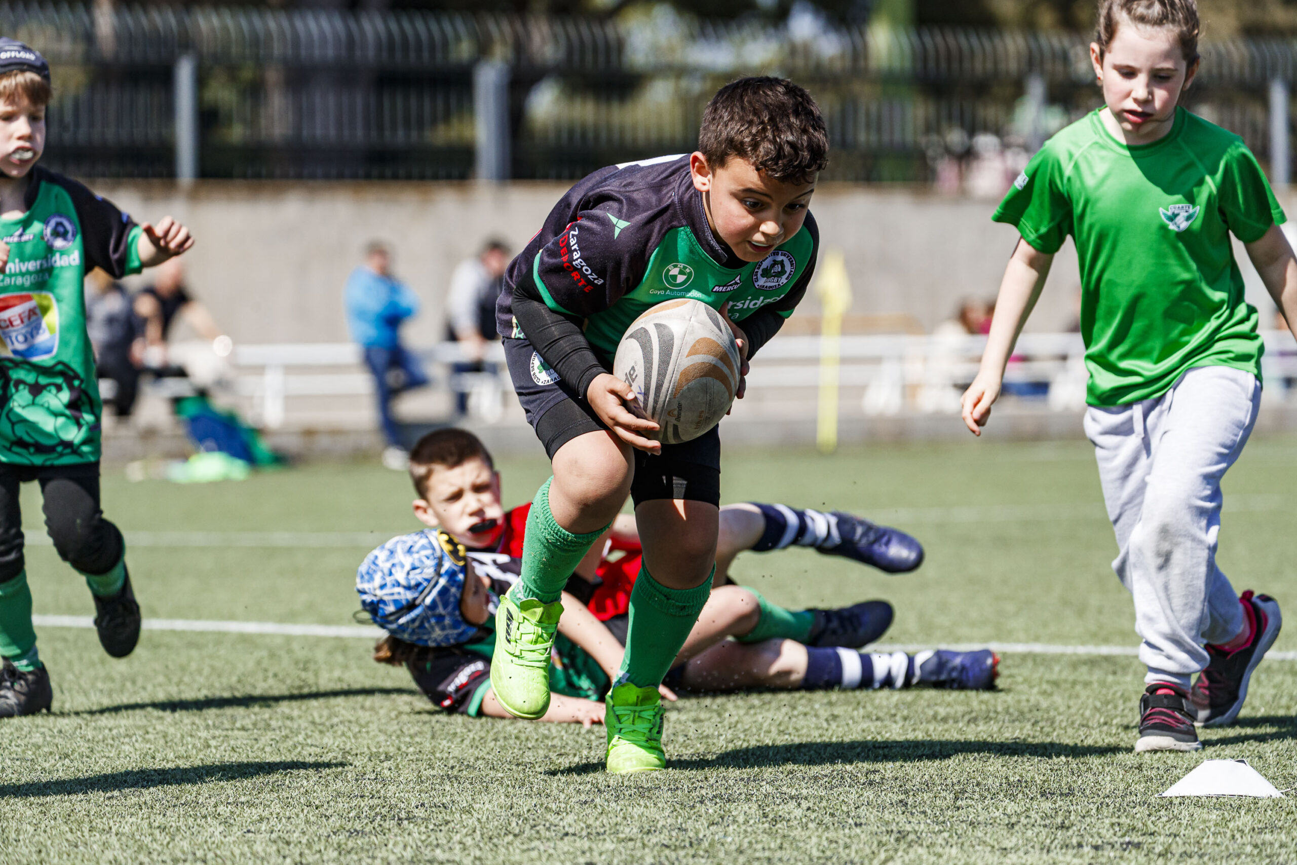 Jornada de escuelas de rugby para niños en Zaragoza