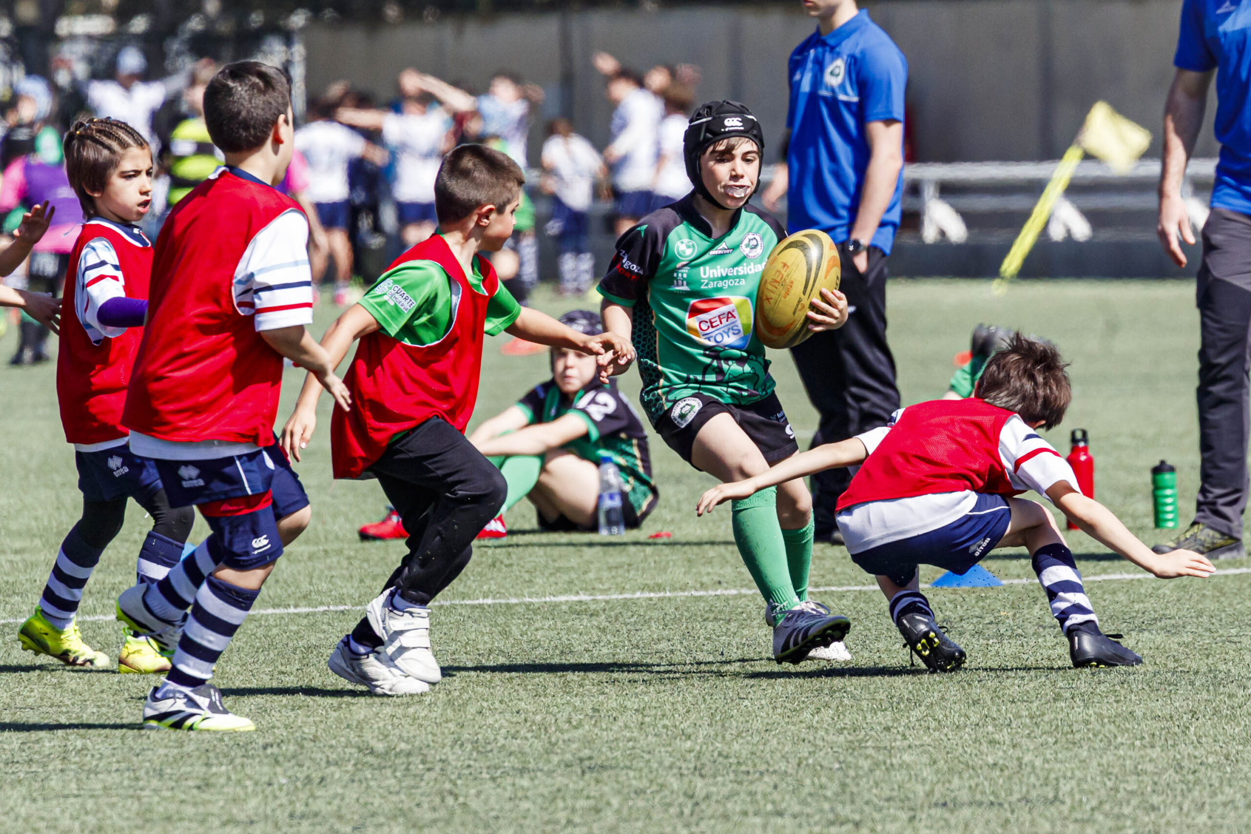 Jornada de escuelas de rugby para niños en Zaragoza